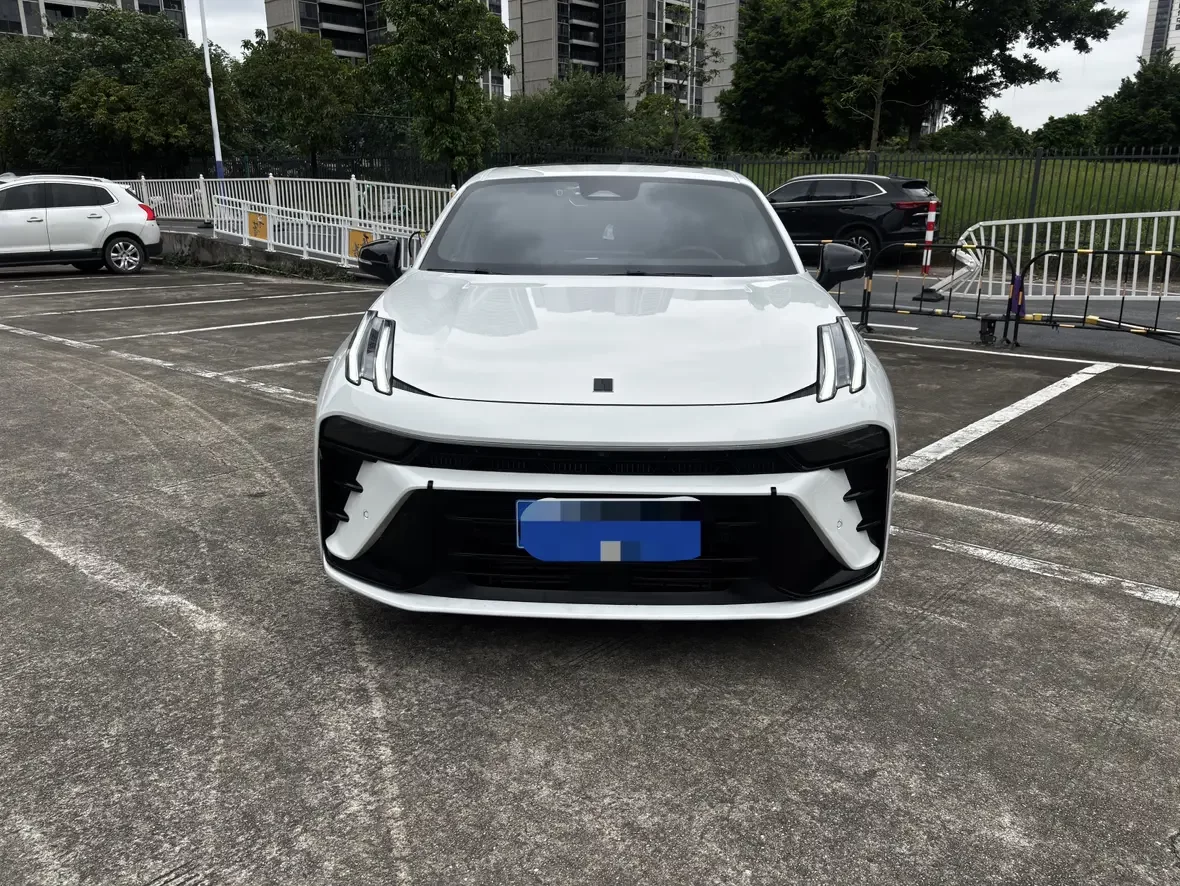 Lynk & Co 03