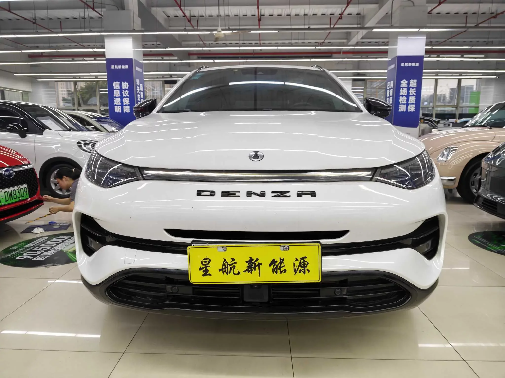 Denza X PHEV