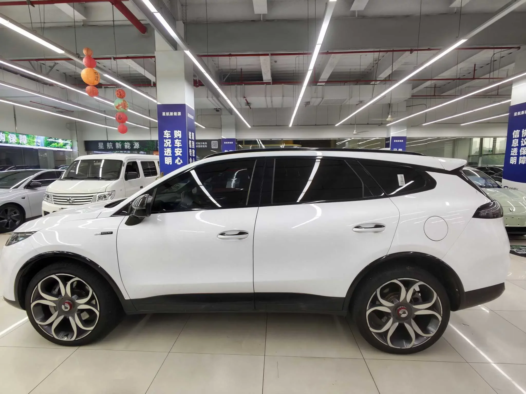 Denza X PHEV