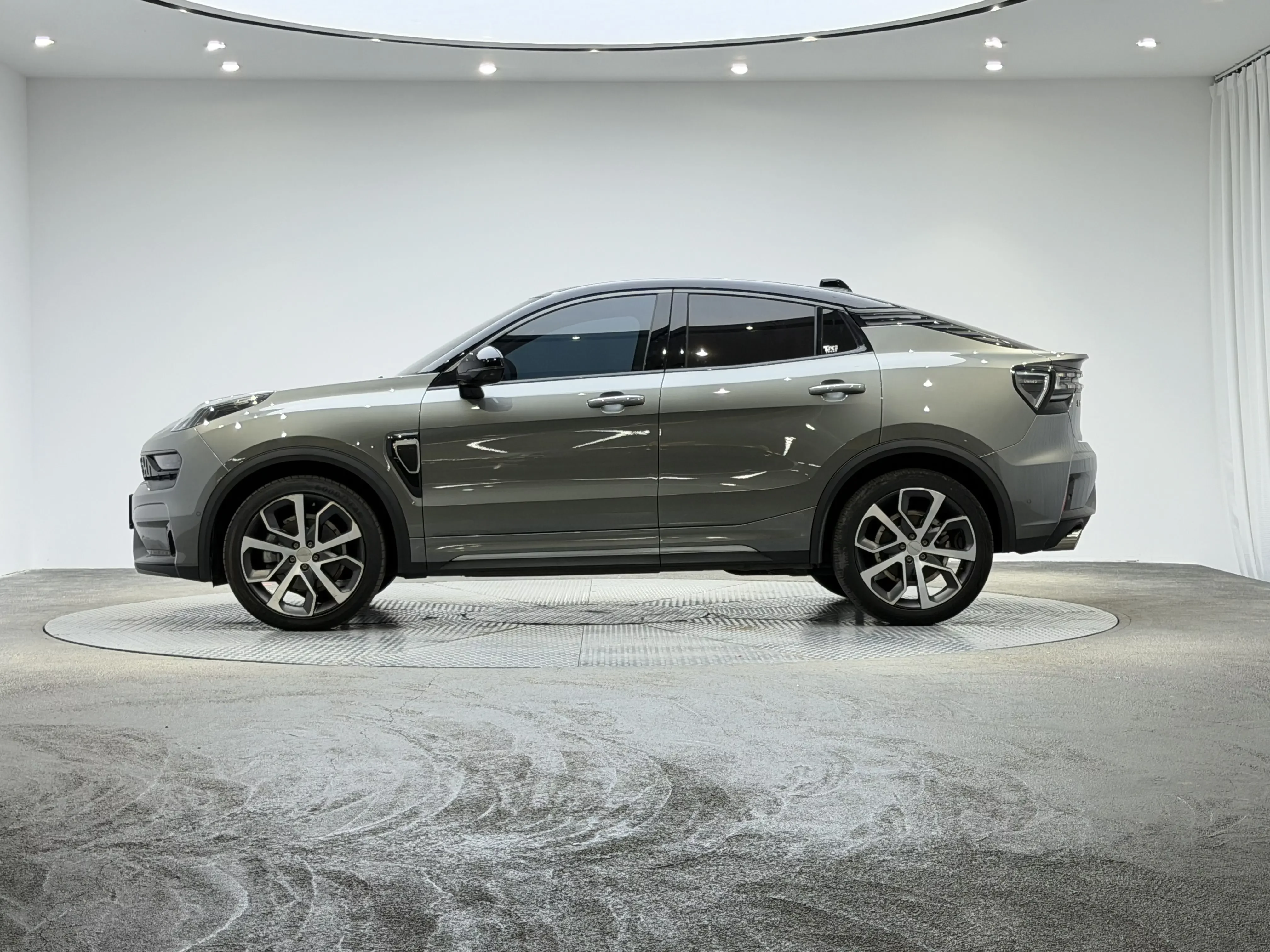 Lynk & Co 05