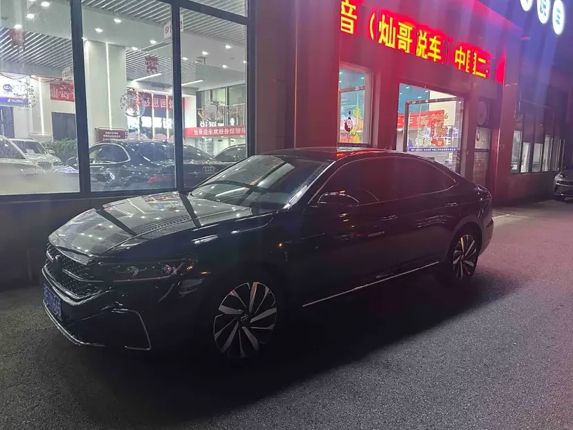 VOLKSWAGEN PASSAT