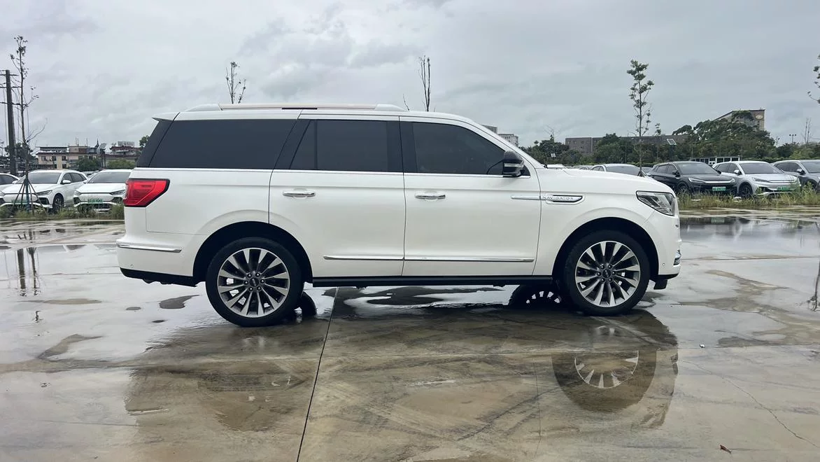 Lincoln Navigator