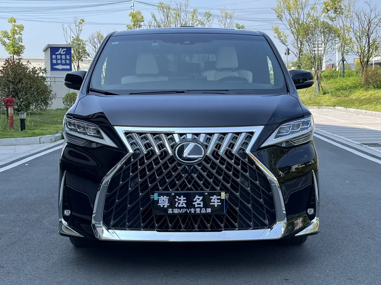 Lexus LM