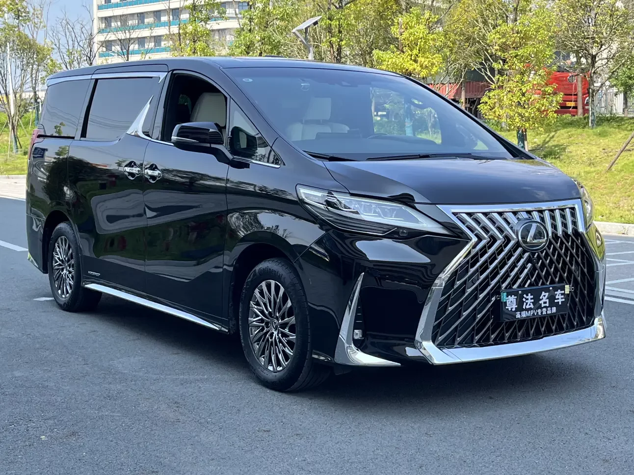 Lexus LM