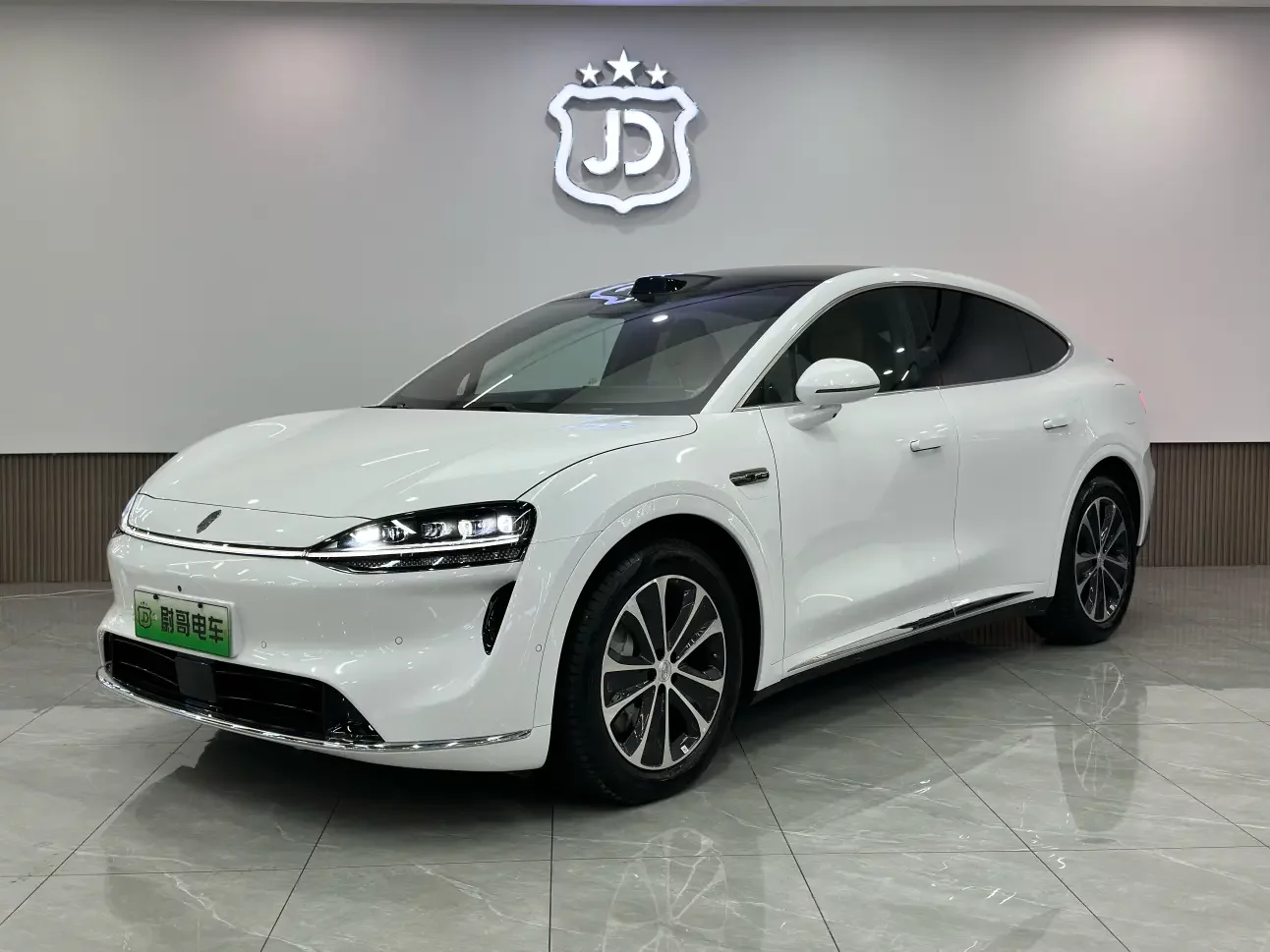Luxeed Zhijie R7