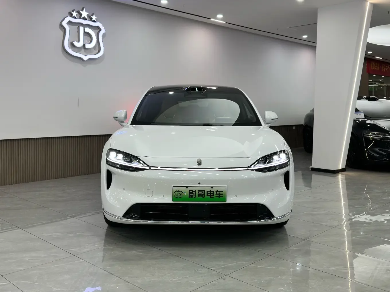 Luxeed Zhijie R7