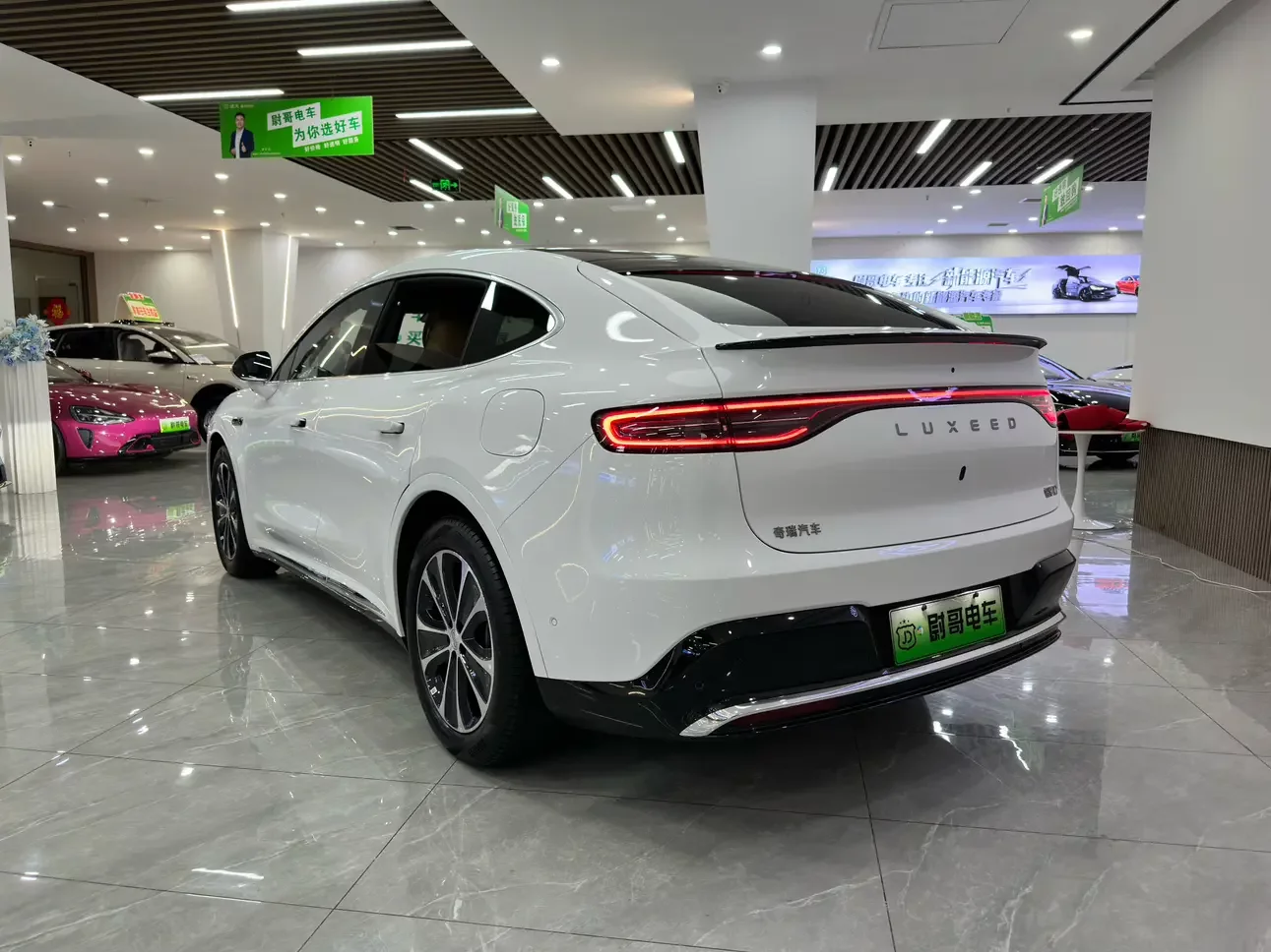 Luxeed Zhijie R7