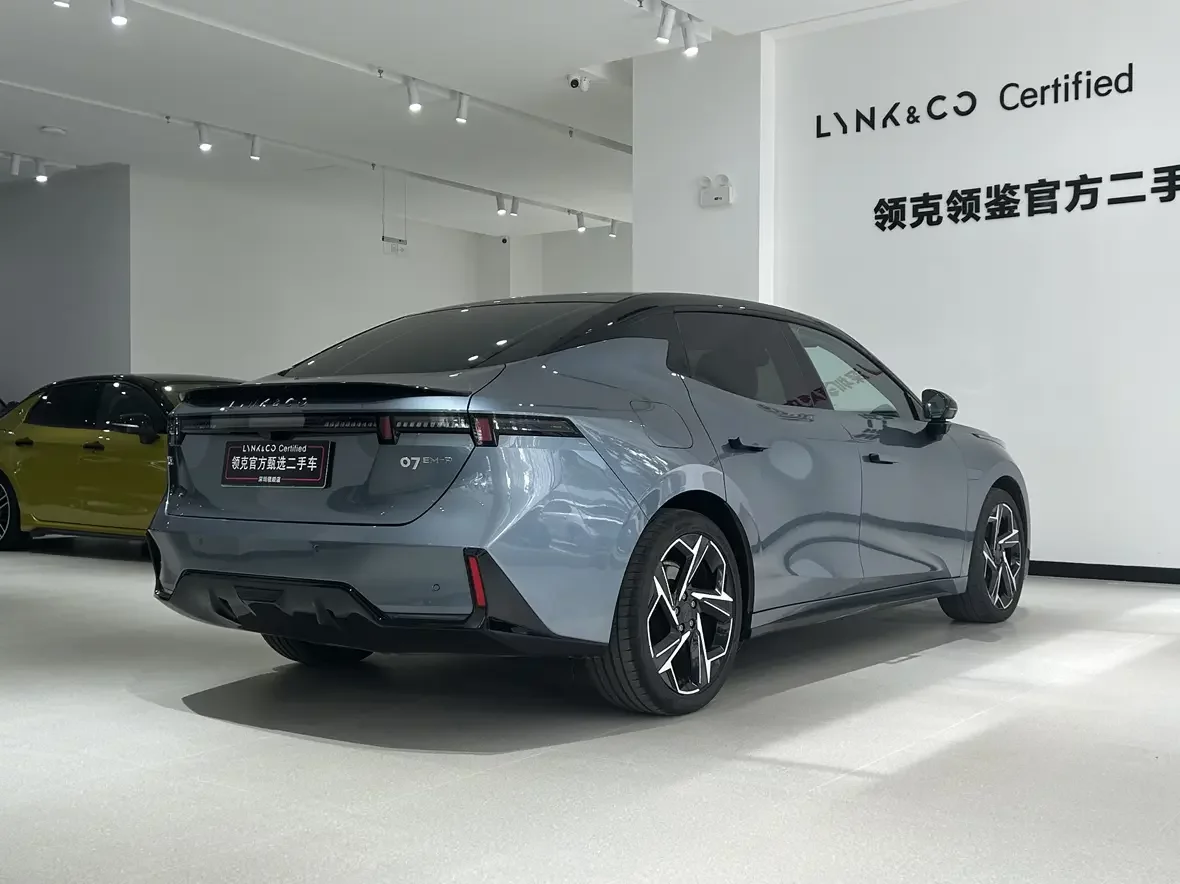 Lynk & Co 07 EM-P