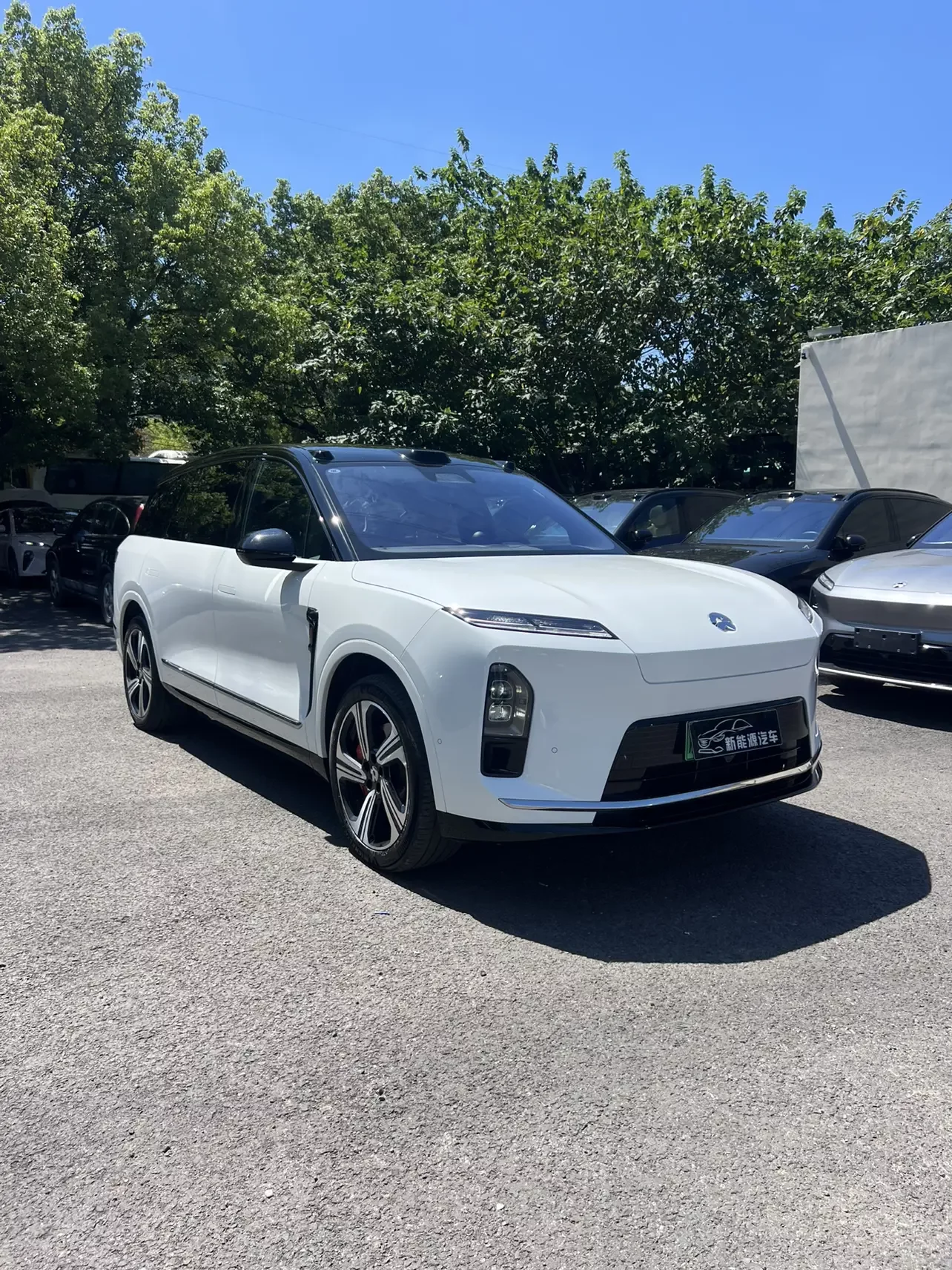 NIO ES8