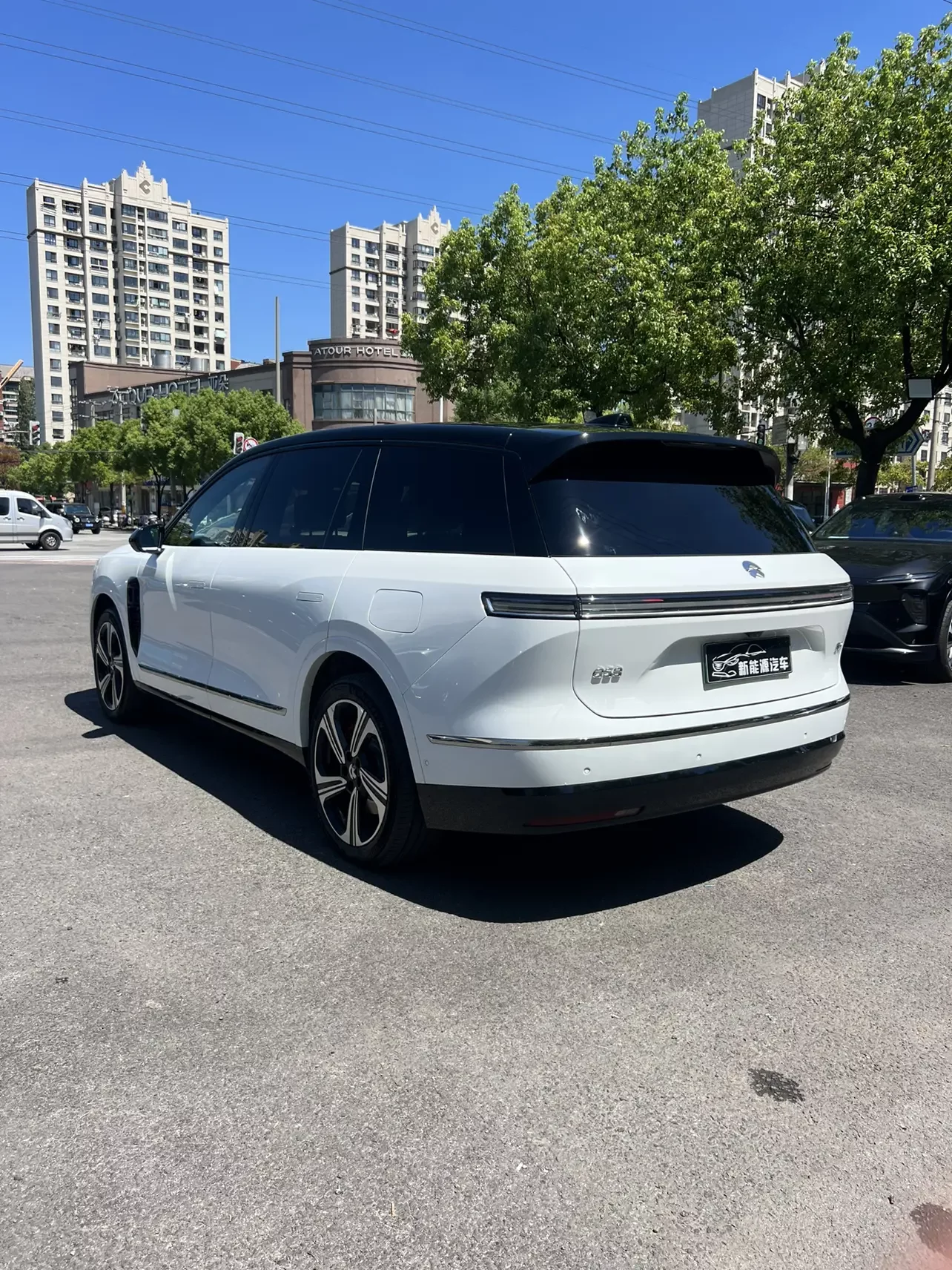 NIO ES8