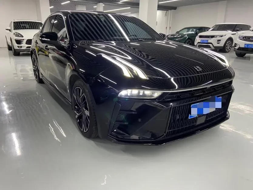 Lynk & Co 03