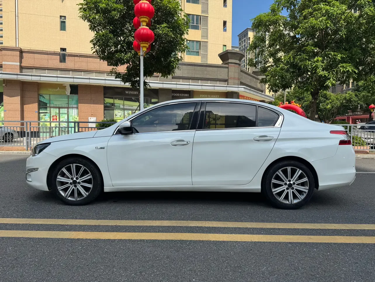 Peugeot 408