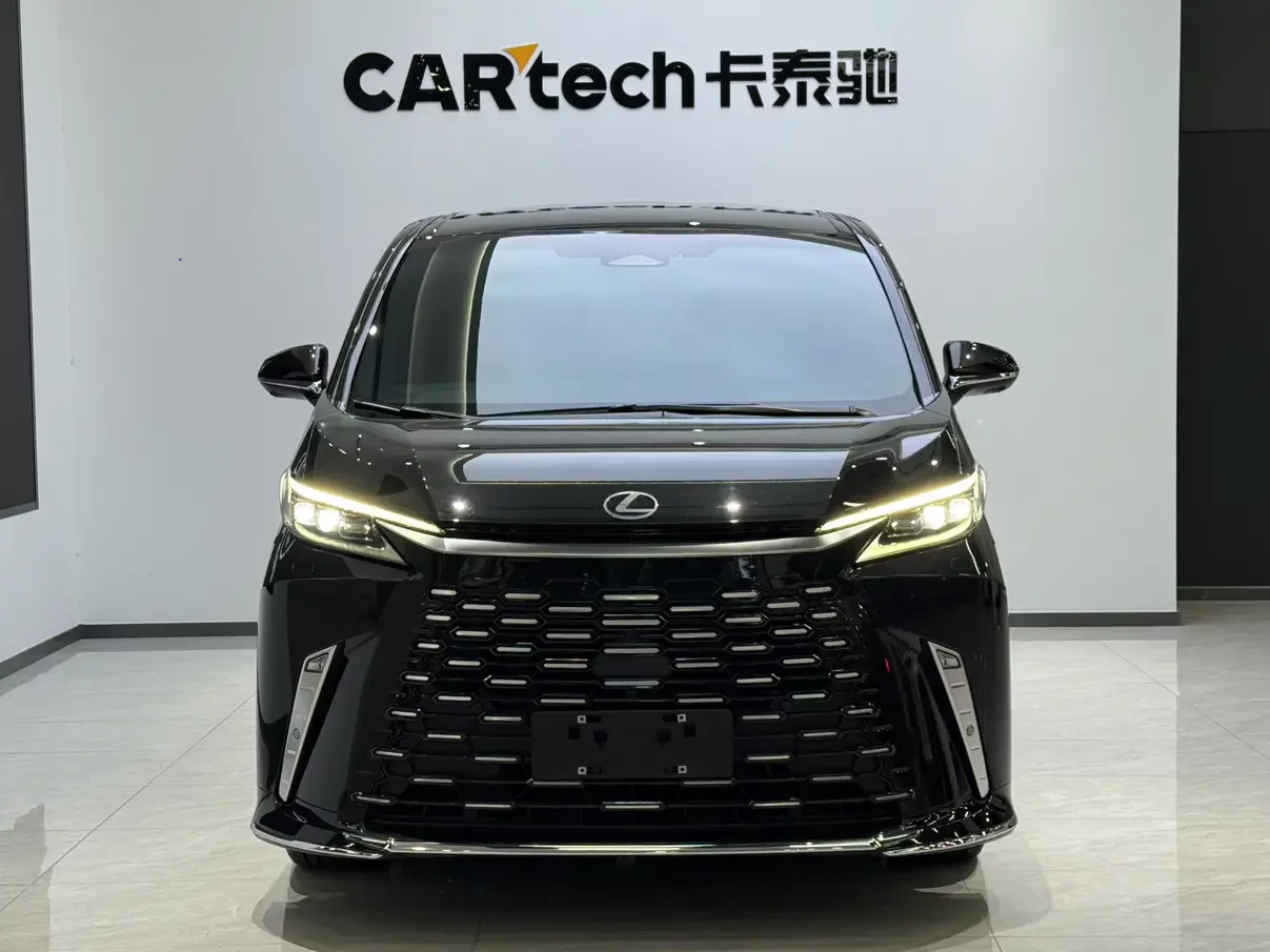 Lexus LM