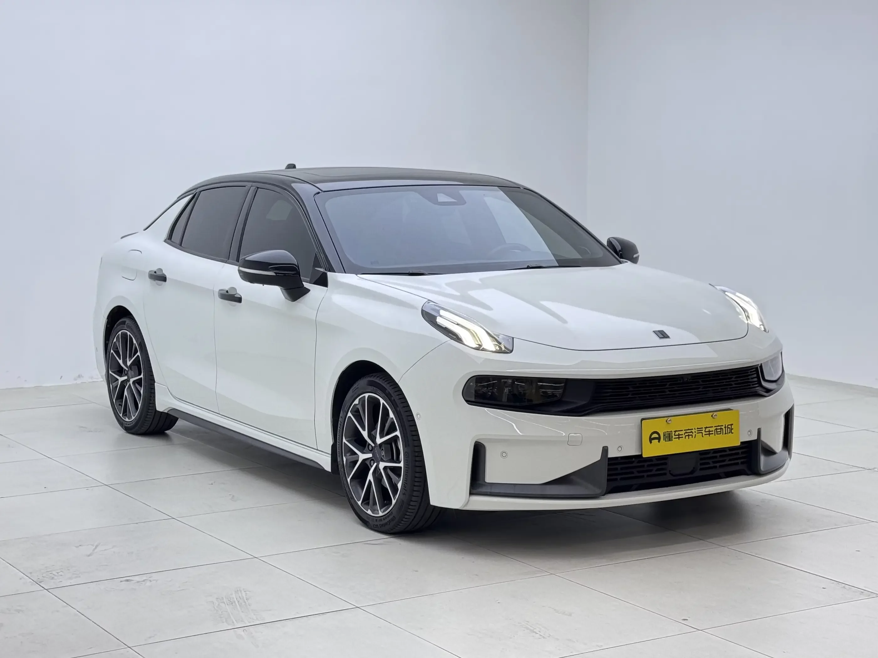 Lynk & Co 03