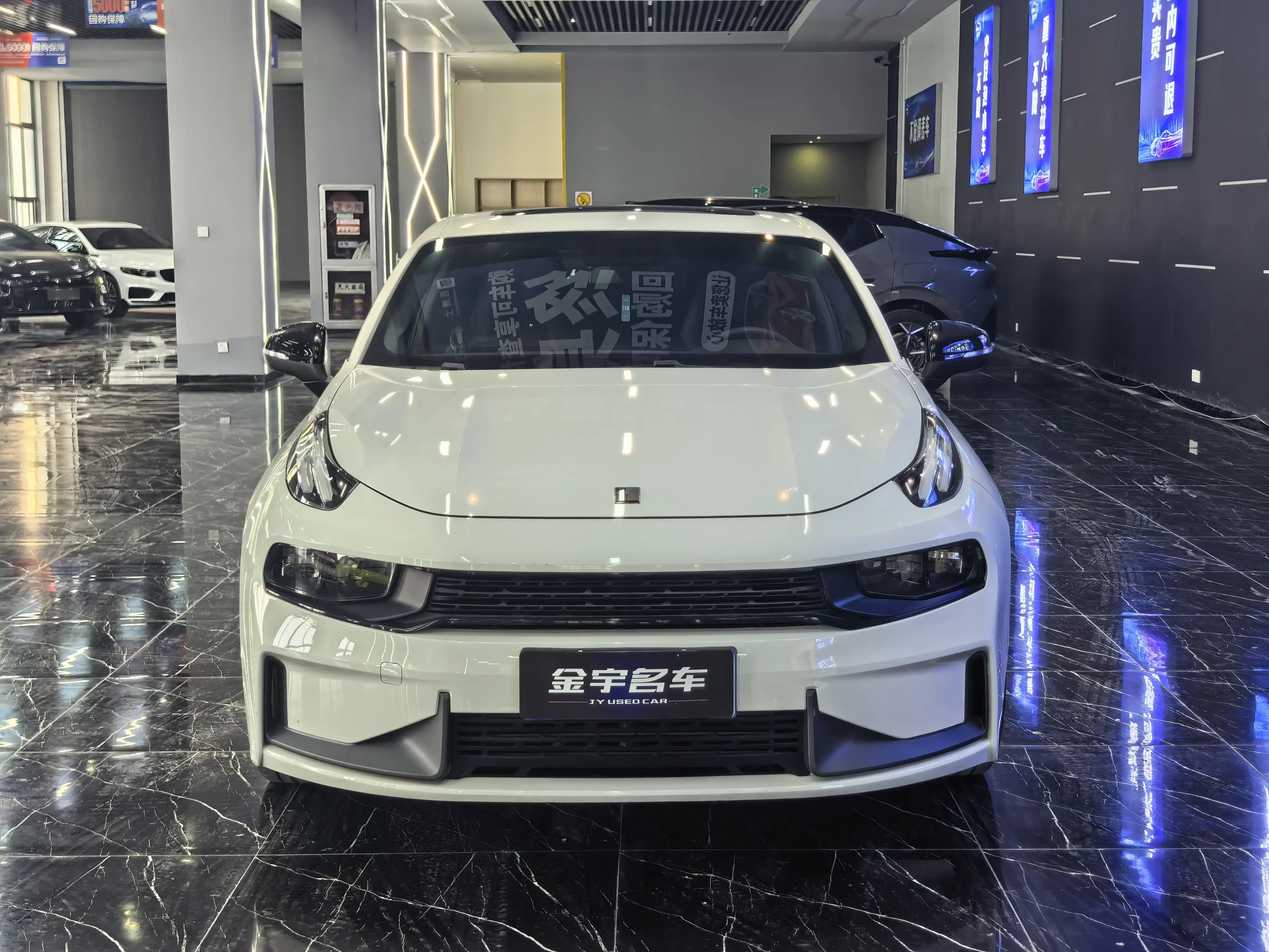 Lynk & Co 03