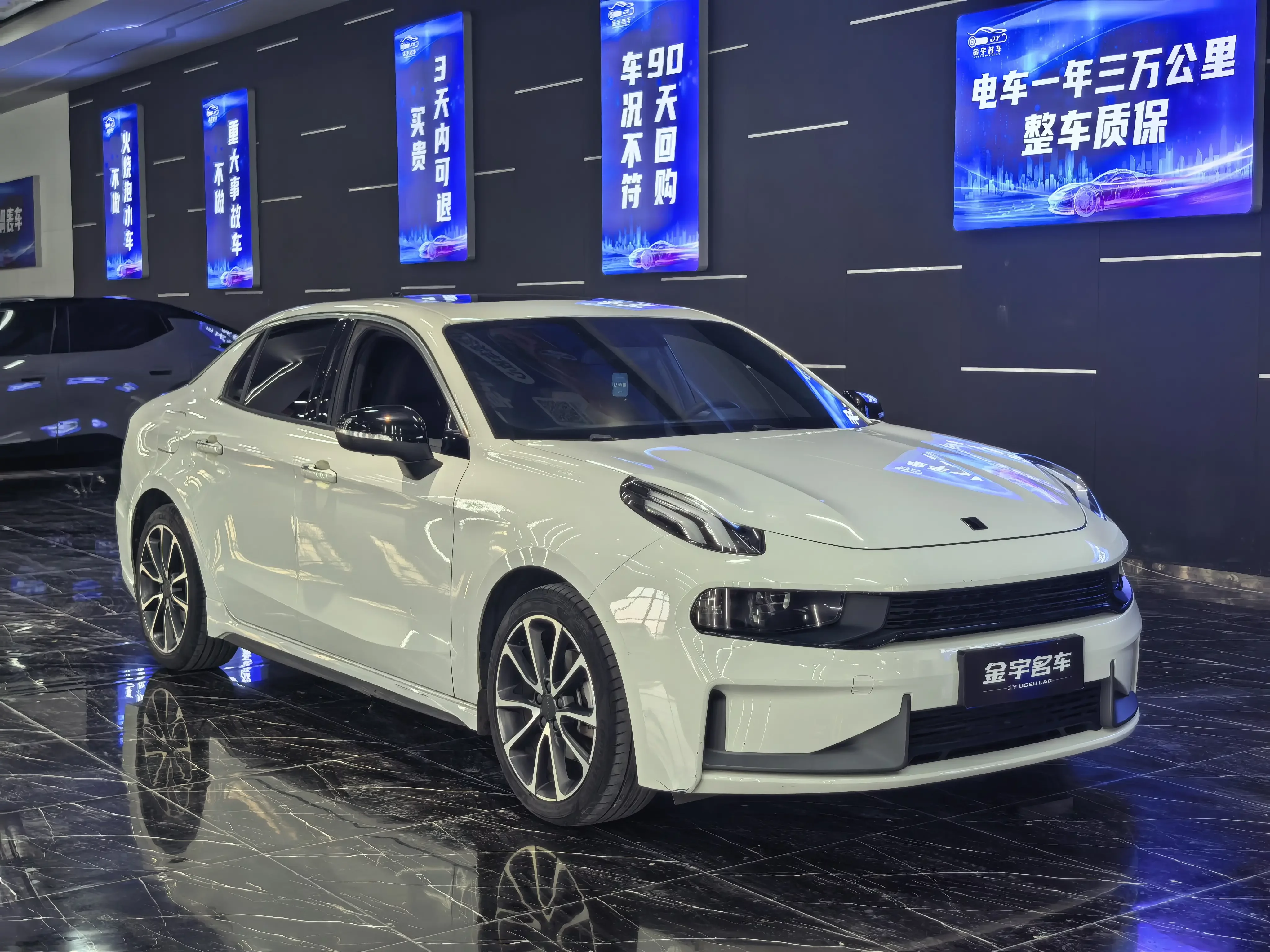 Lynk & Co 03