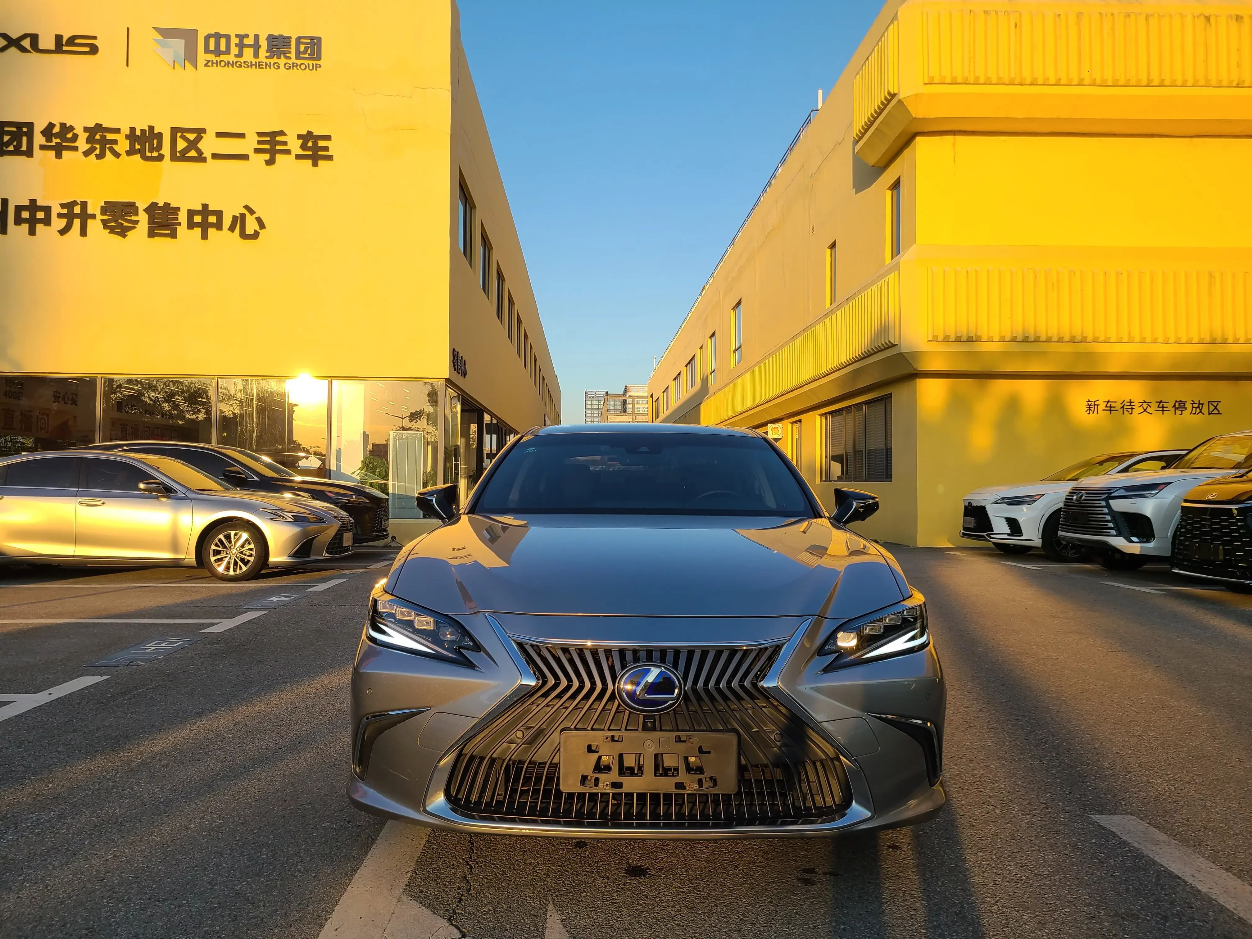 Lexus ES