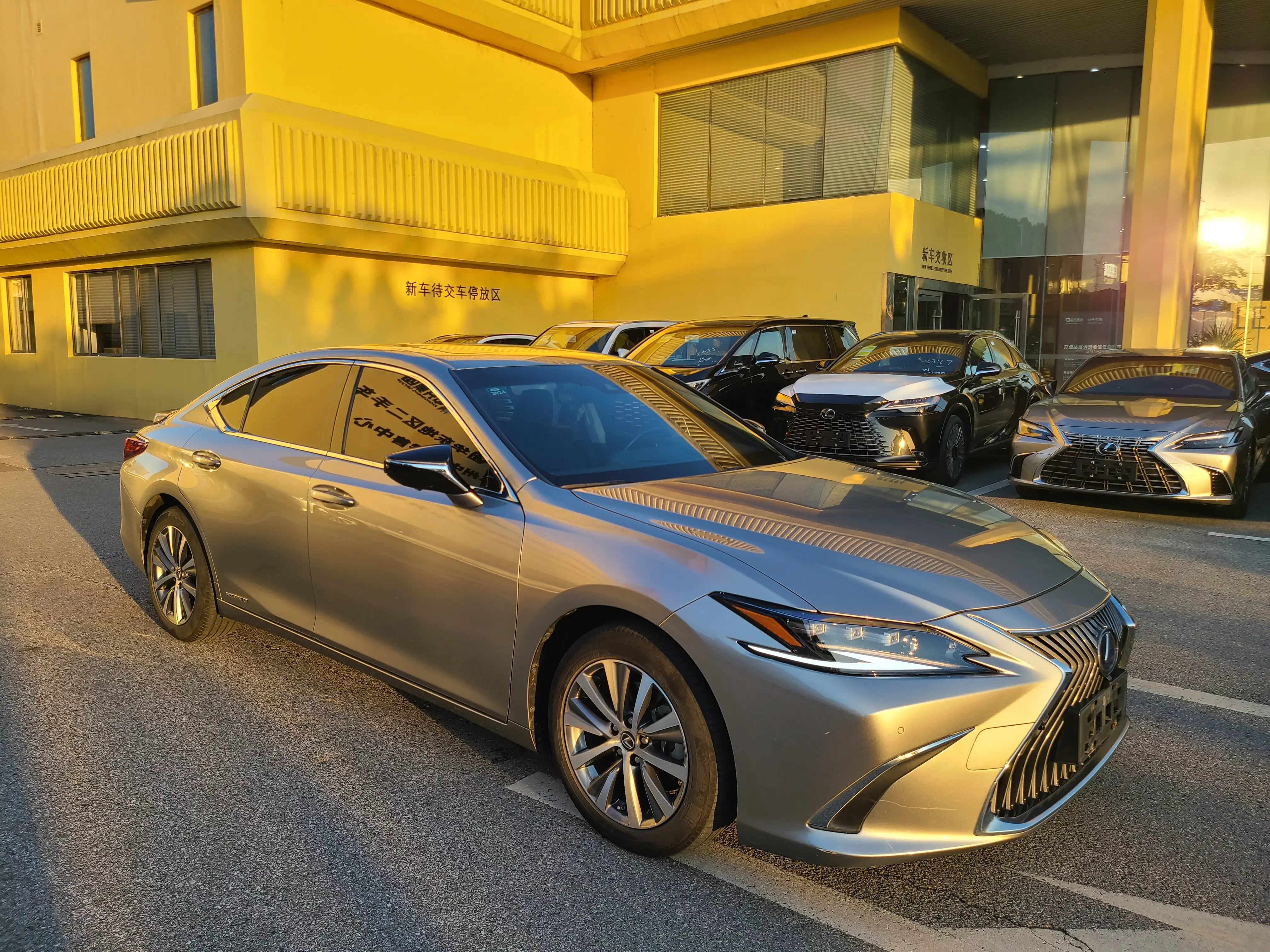 Lexus ES