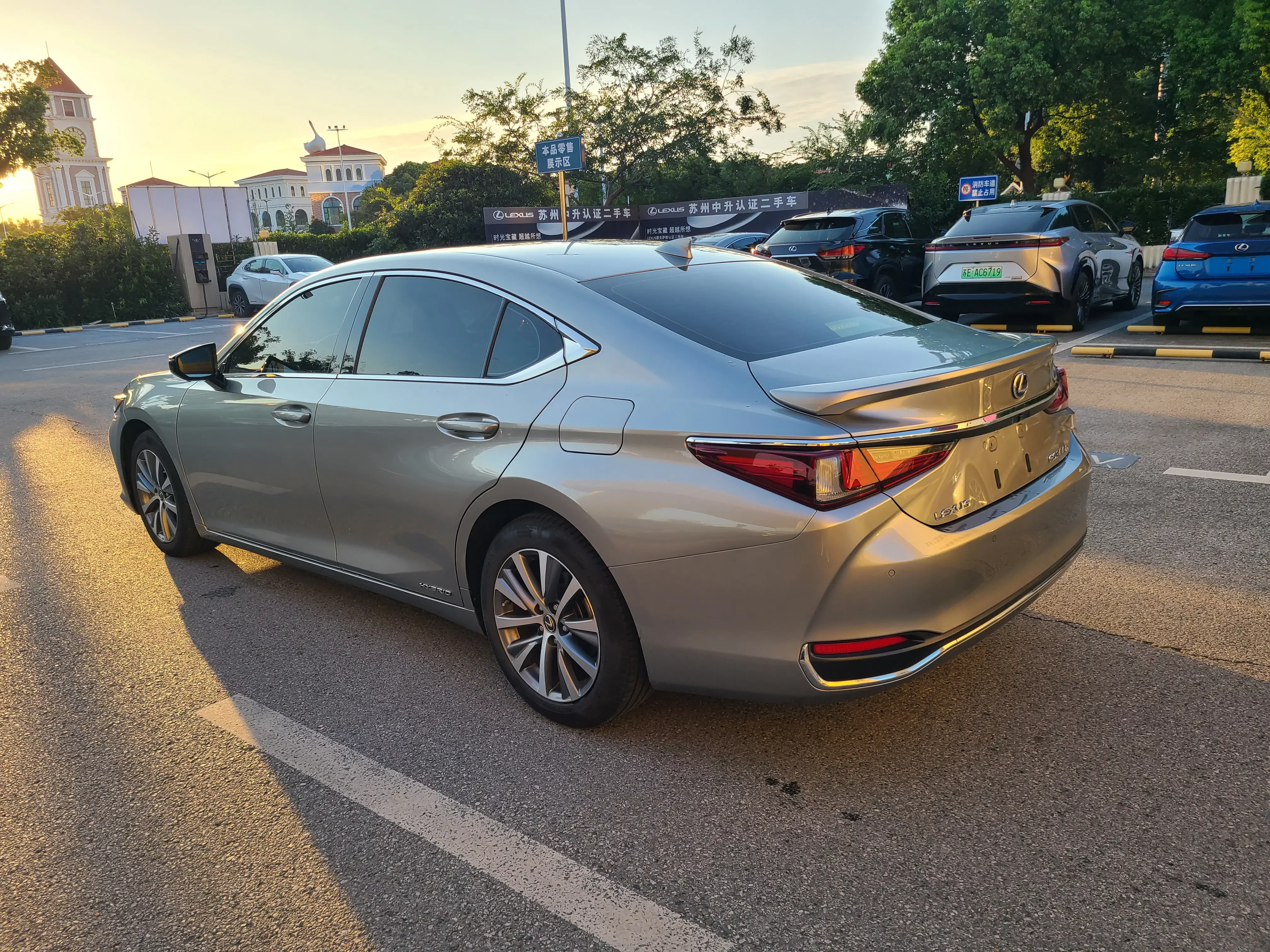 Lexus ES