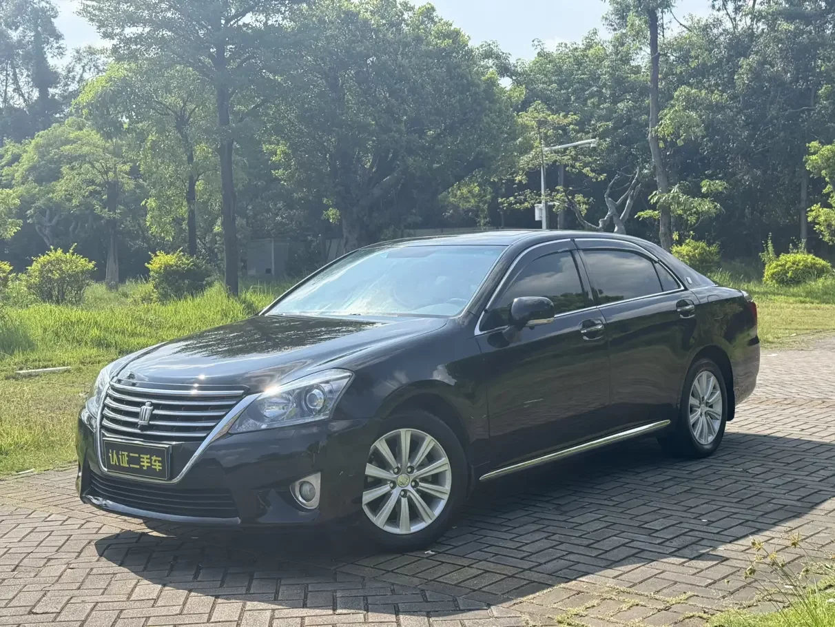 Toyota crown