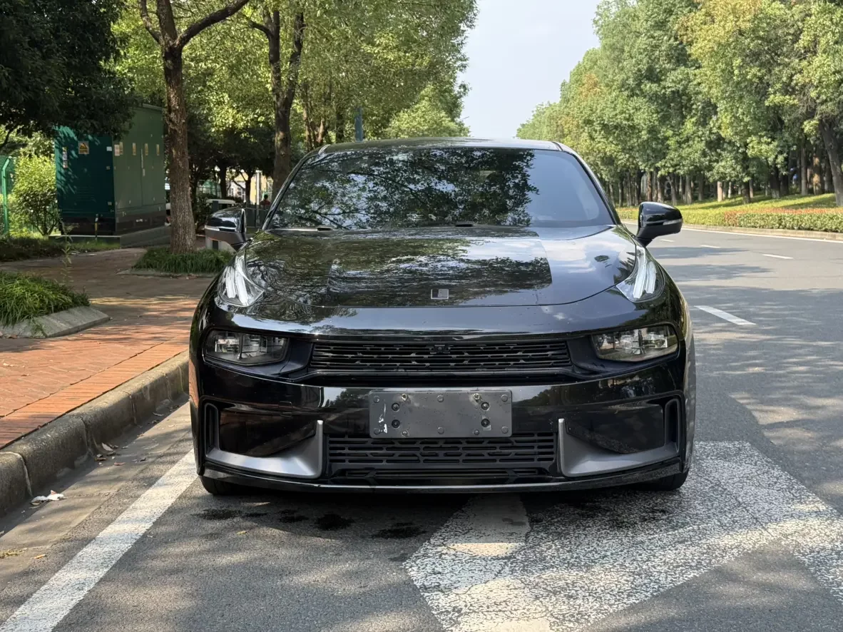 Lynk & Co 03