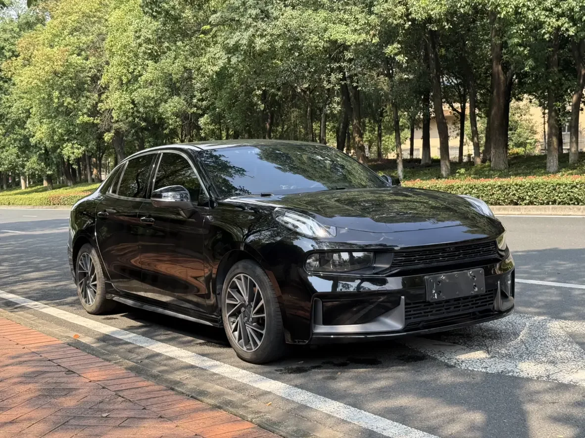 Lynk & Co 03