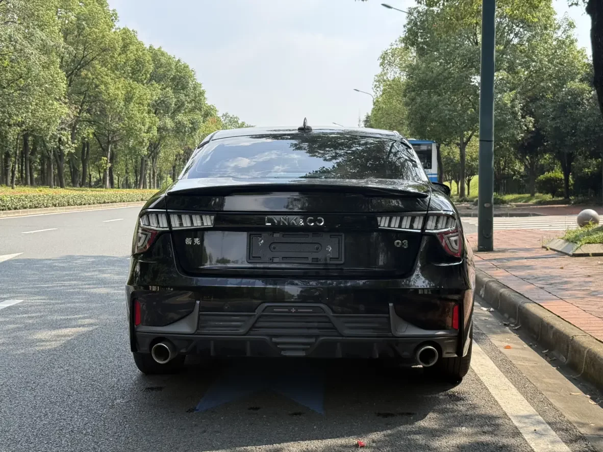 Lynk & Co 03