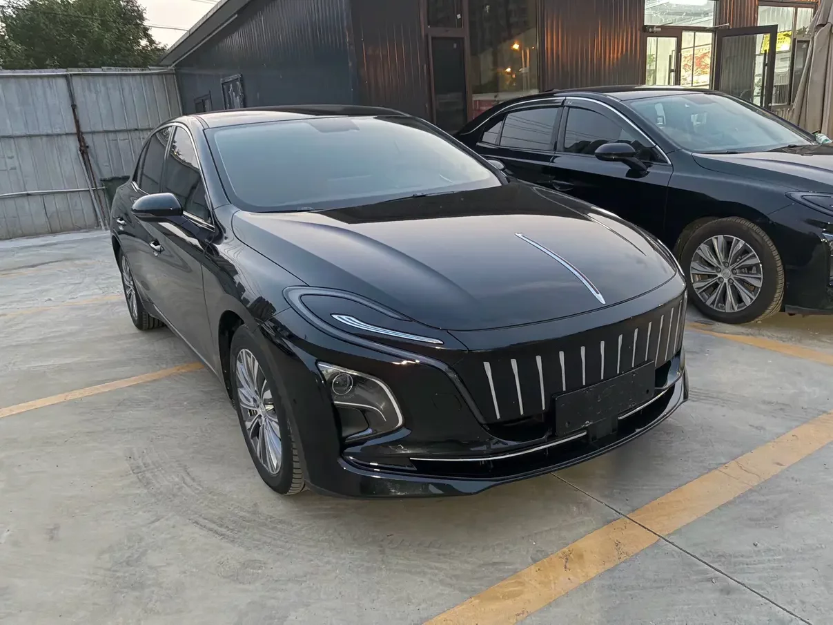 Hongqi E-QM5