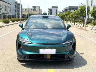 Luxeed Zhijie R7