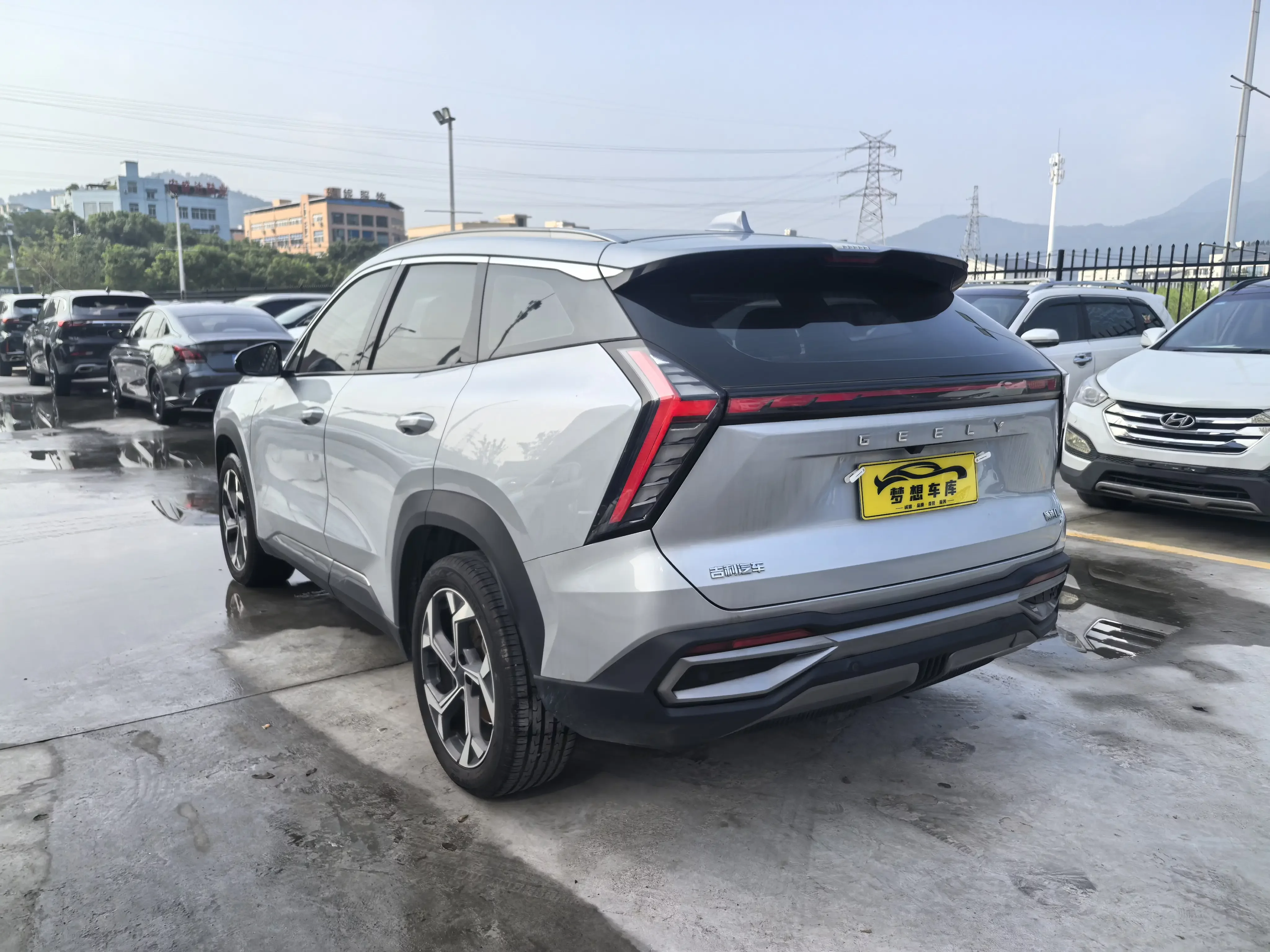 Geely Atlas L