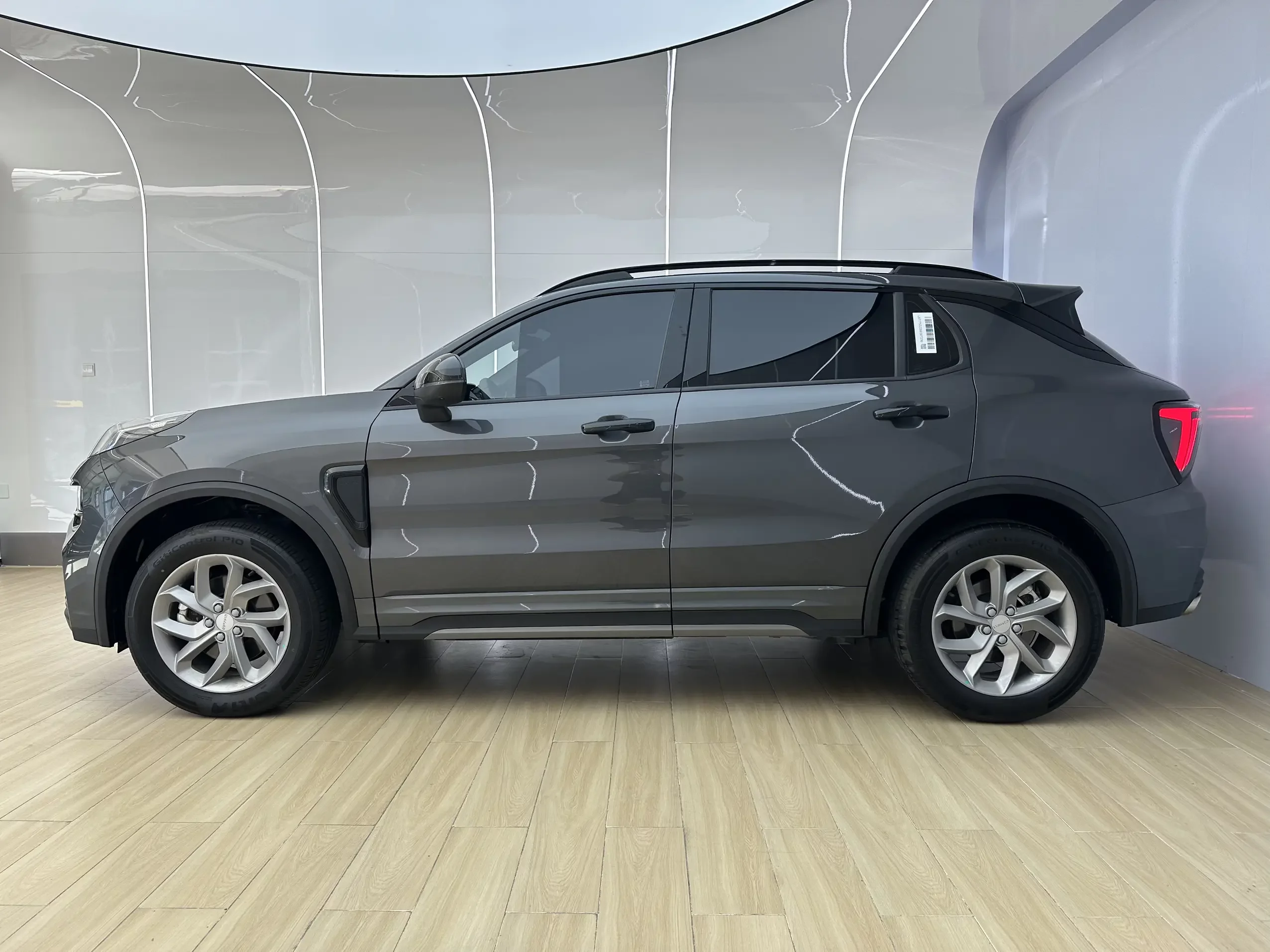Lynk & Co 01