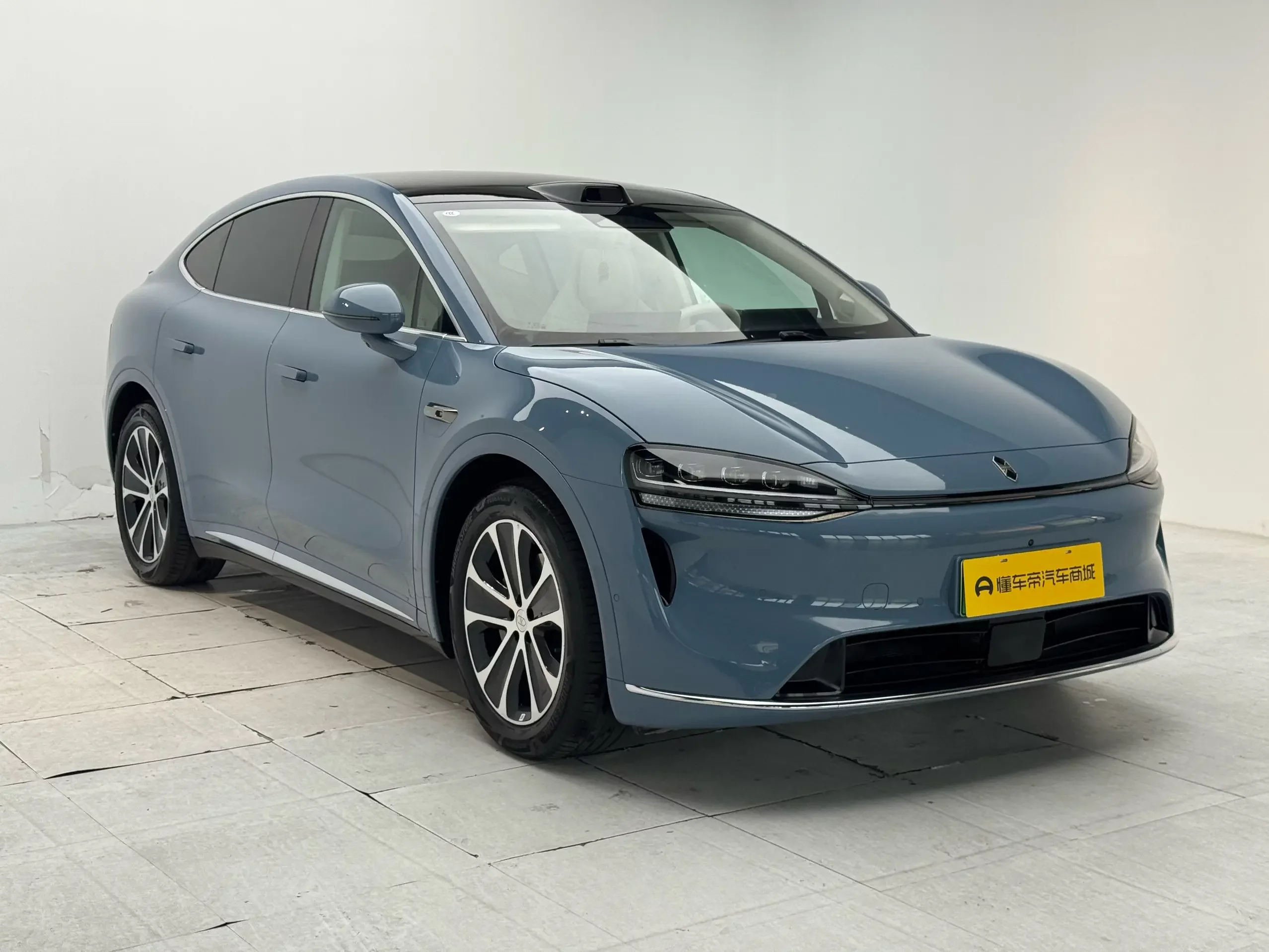 Luxeed Zhijie R7