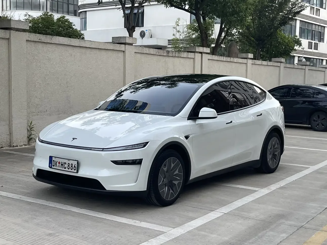 Tesla Model Y L