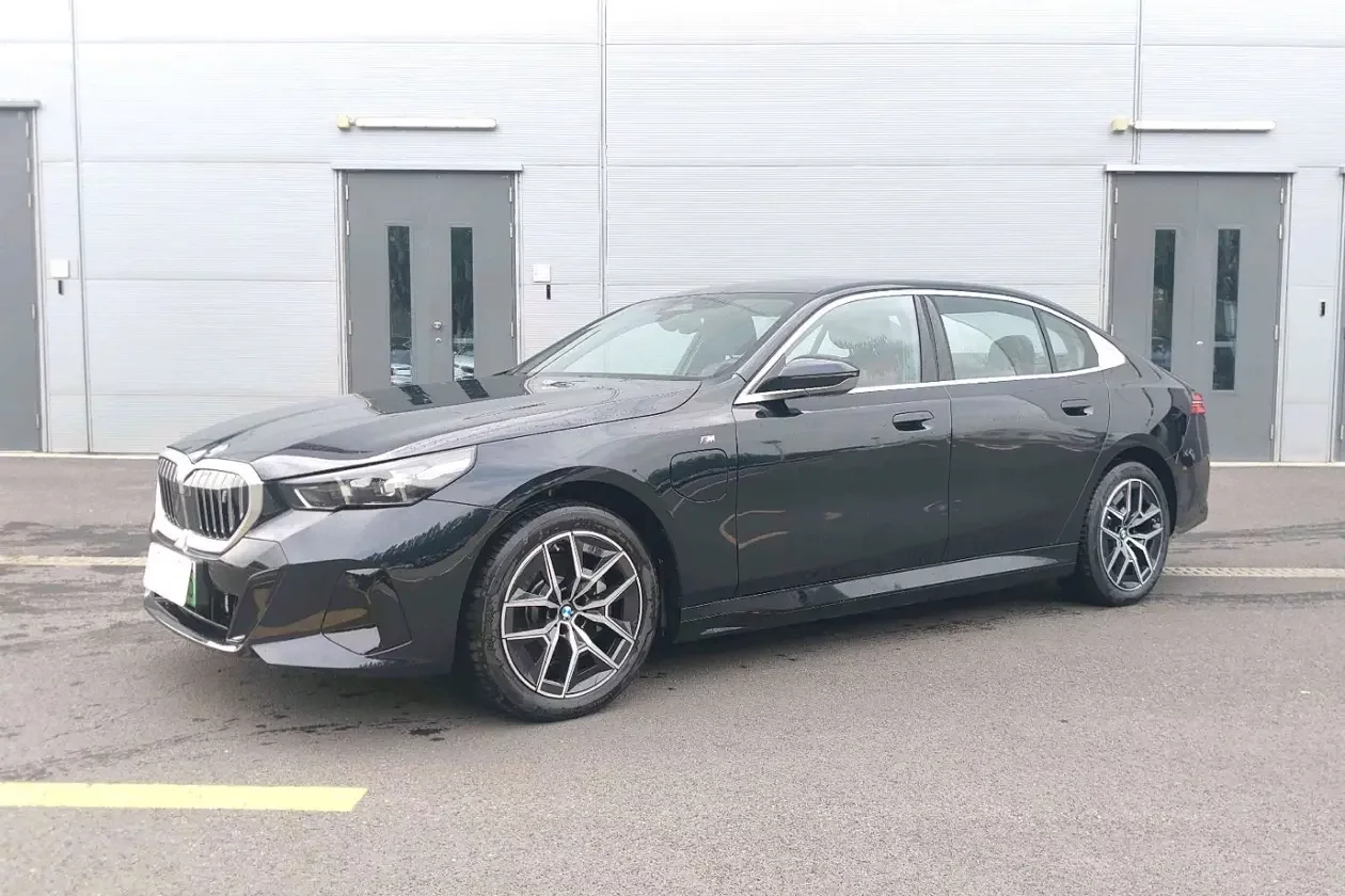 BMW i5