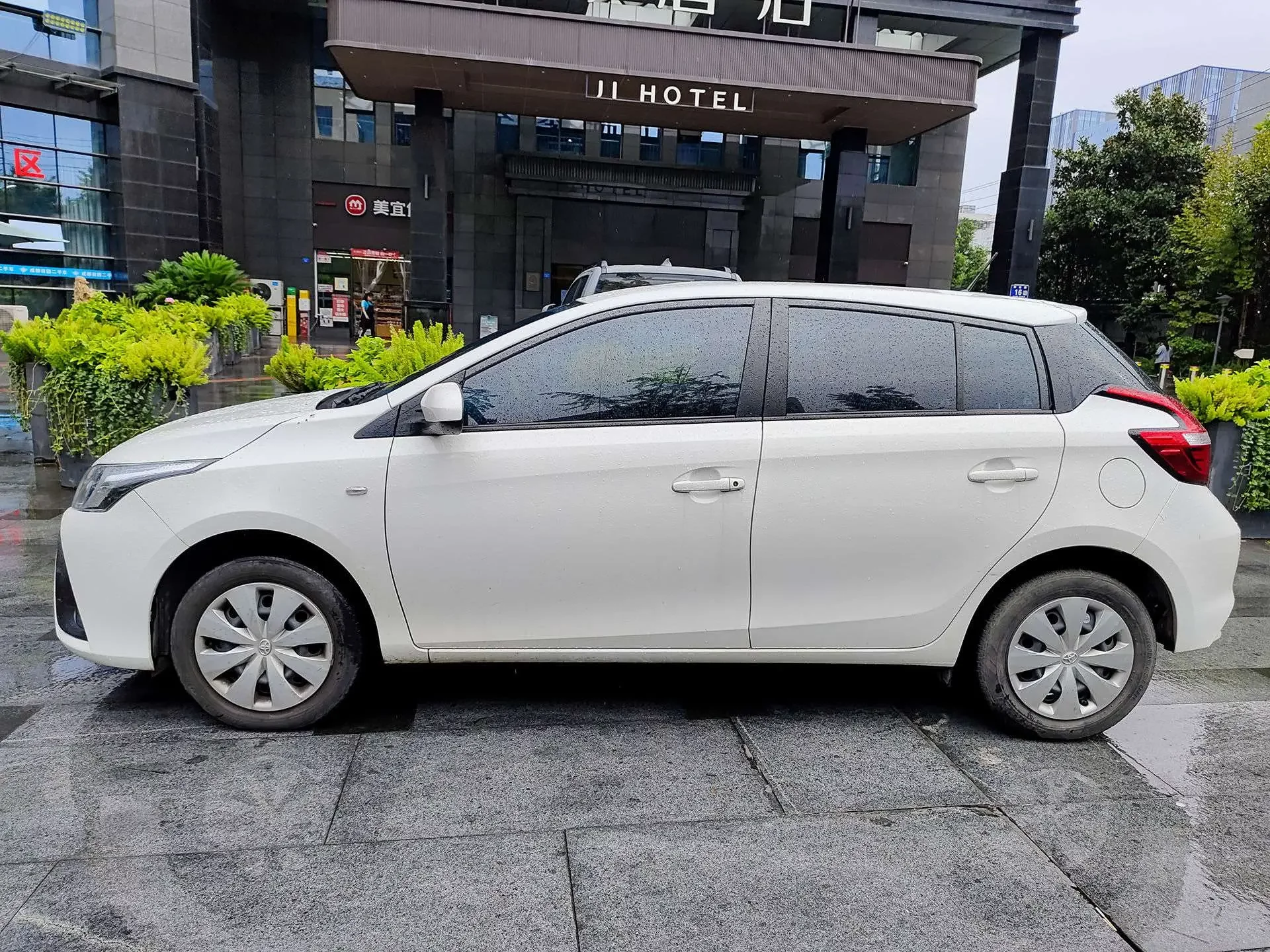 Toyota Yaris L