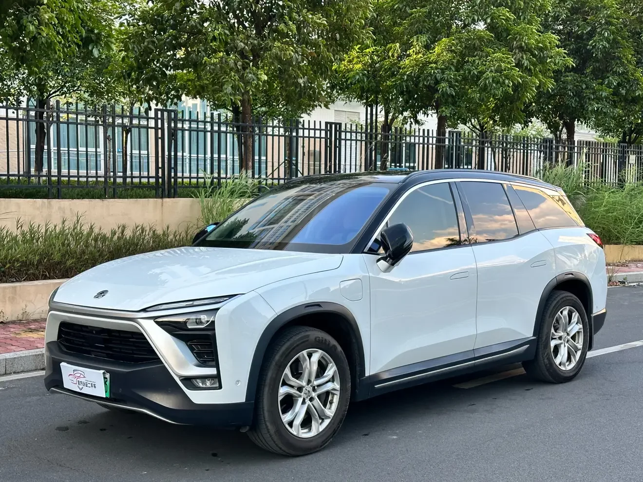 NIO ES8
