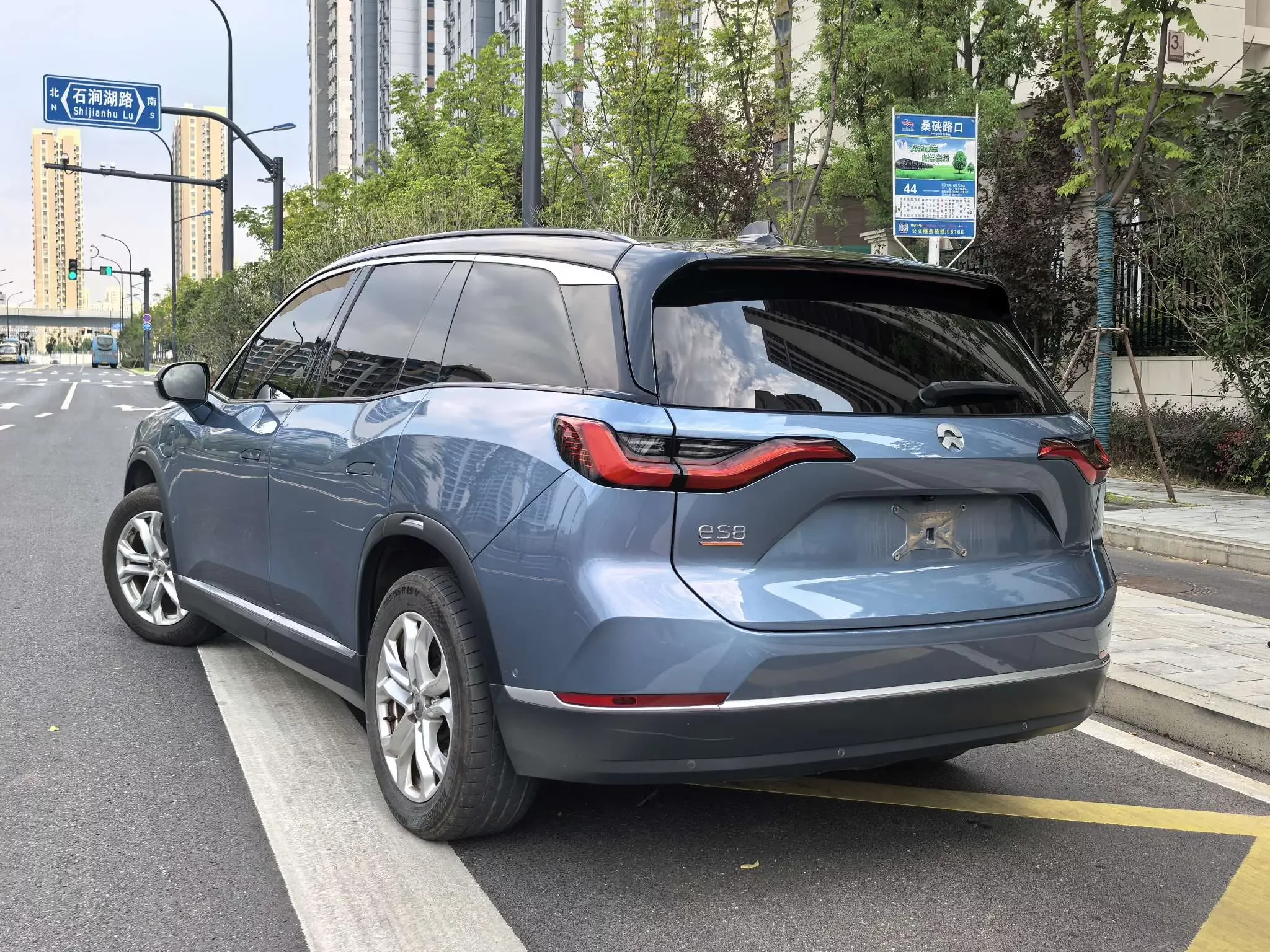 NIO ES8
