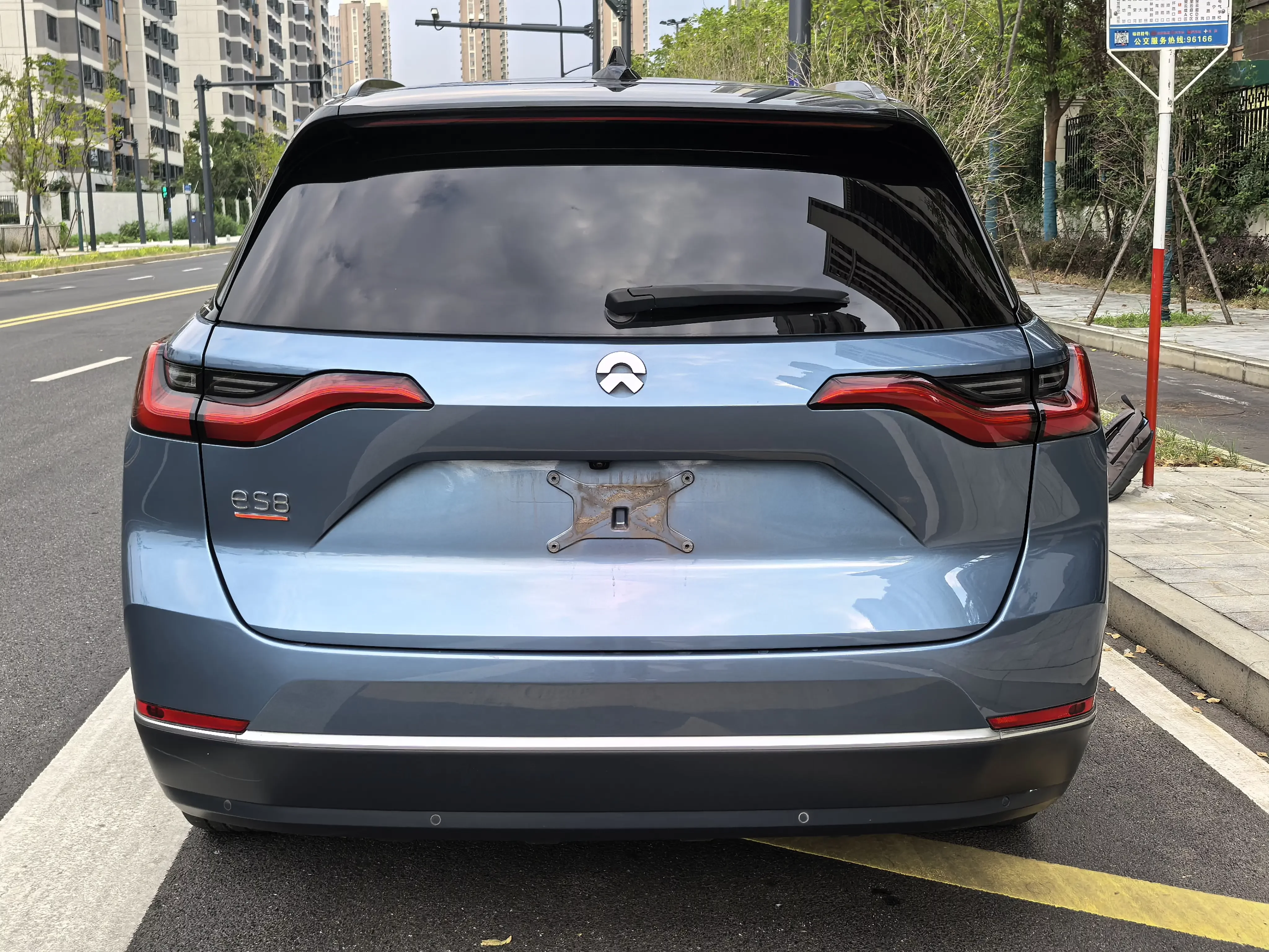 NIO ES8