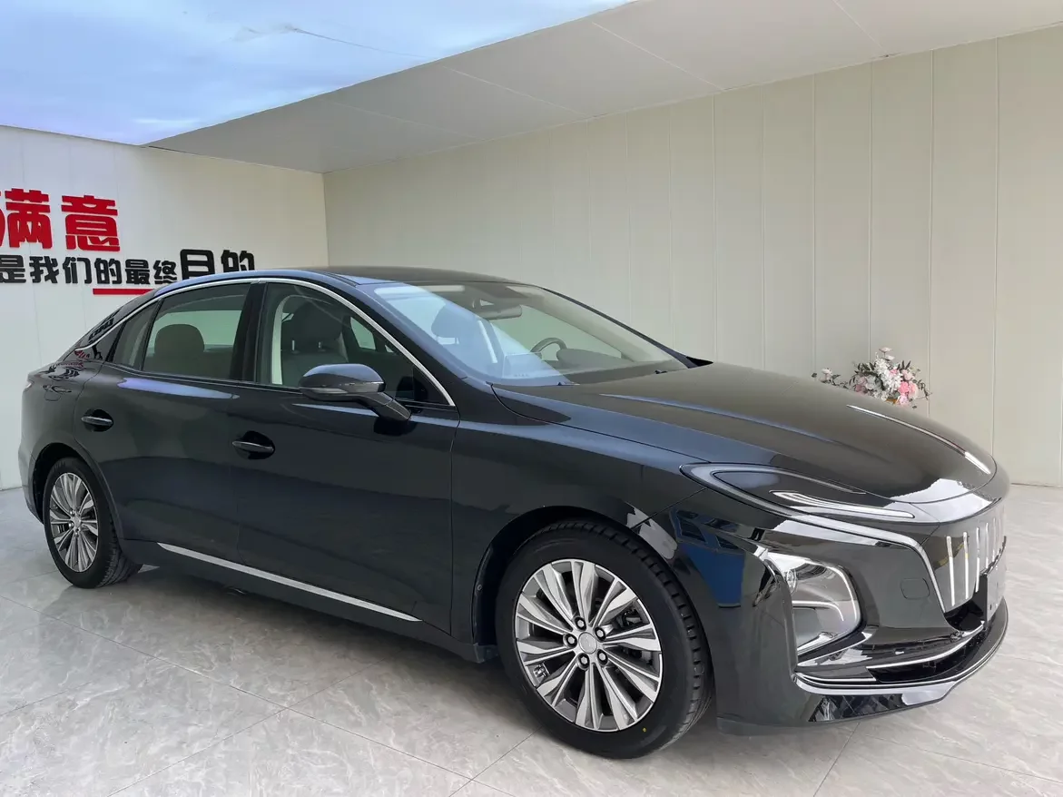 Hongqi E-QM5