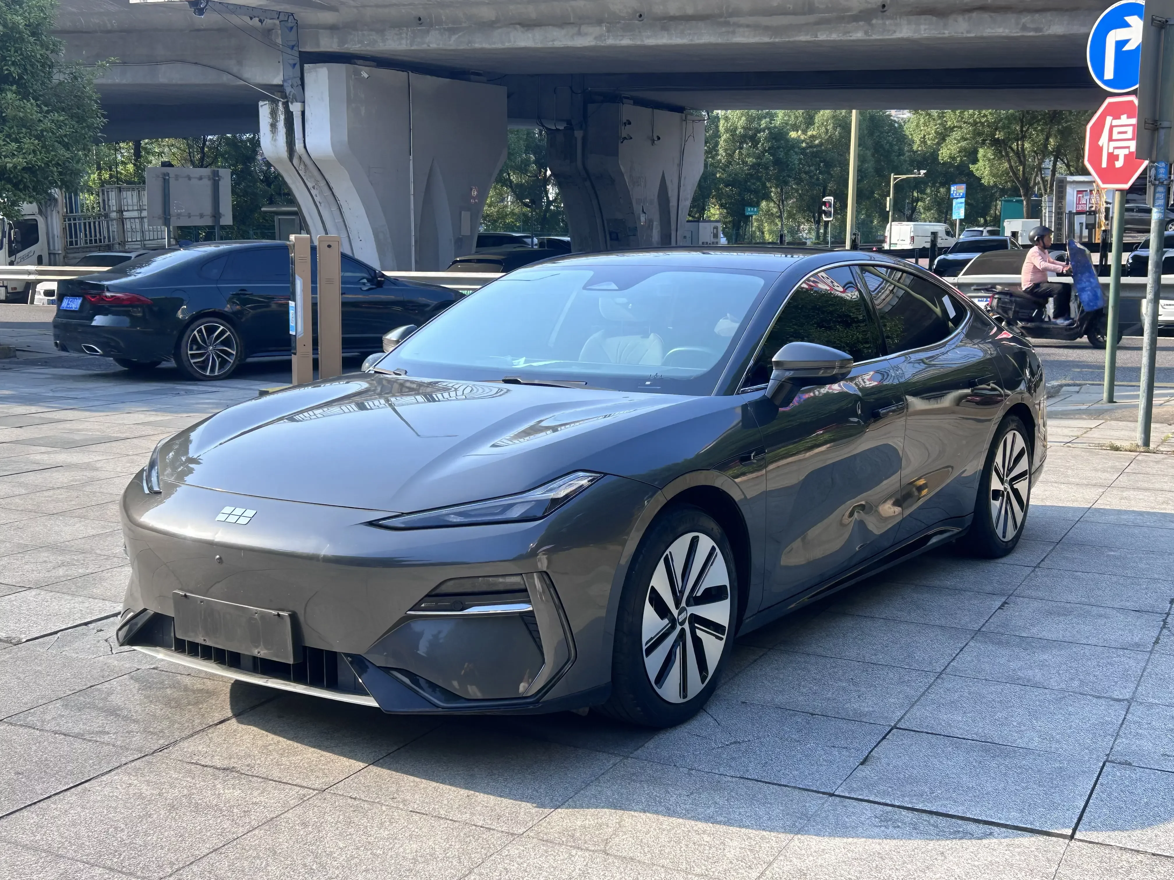 Geely Galaxy E8