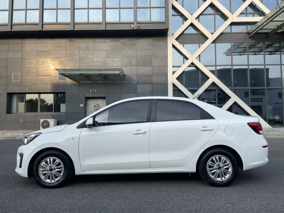 Kia Pegas