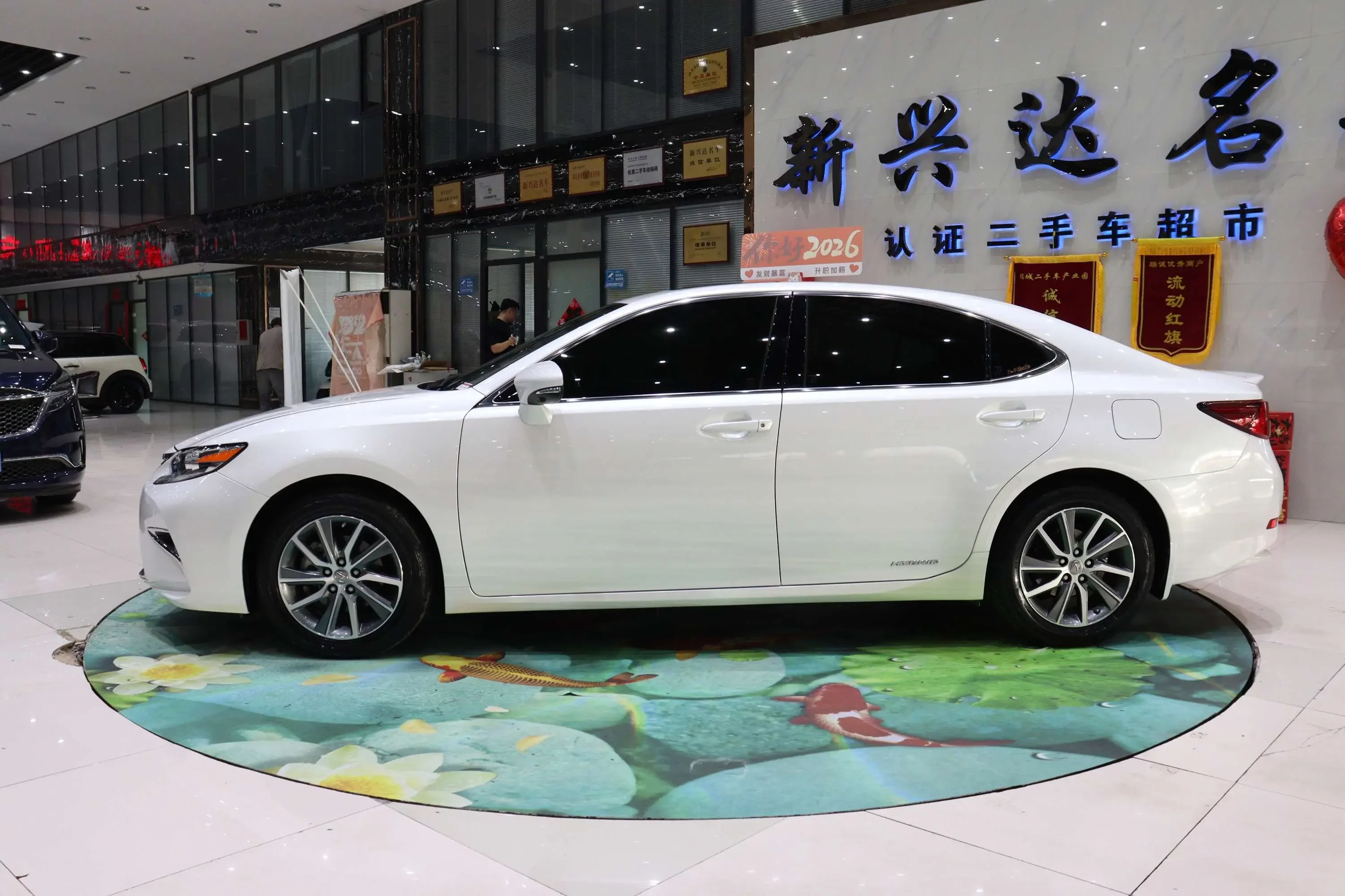 Lexus ES