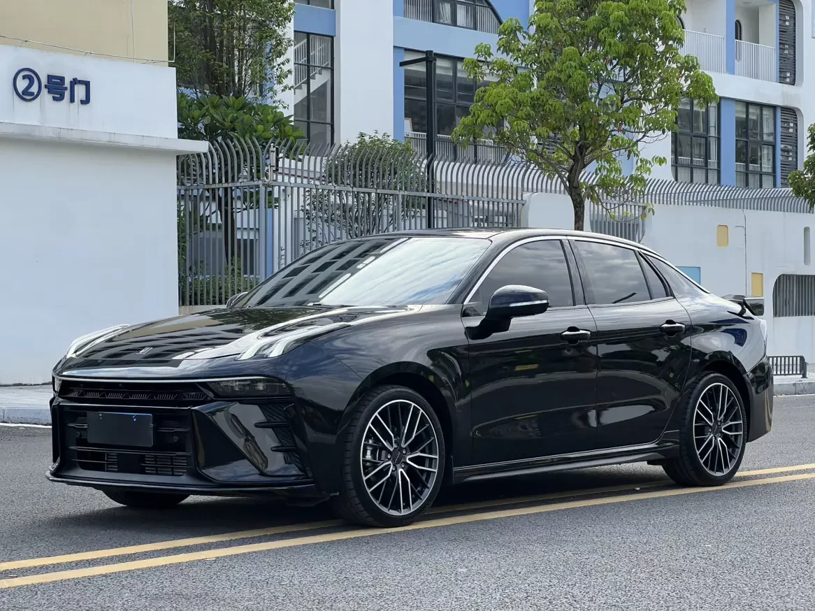 Lynk & Co 03