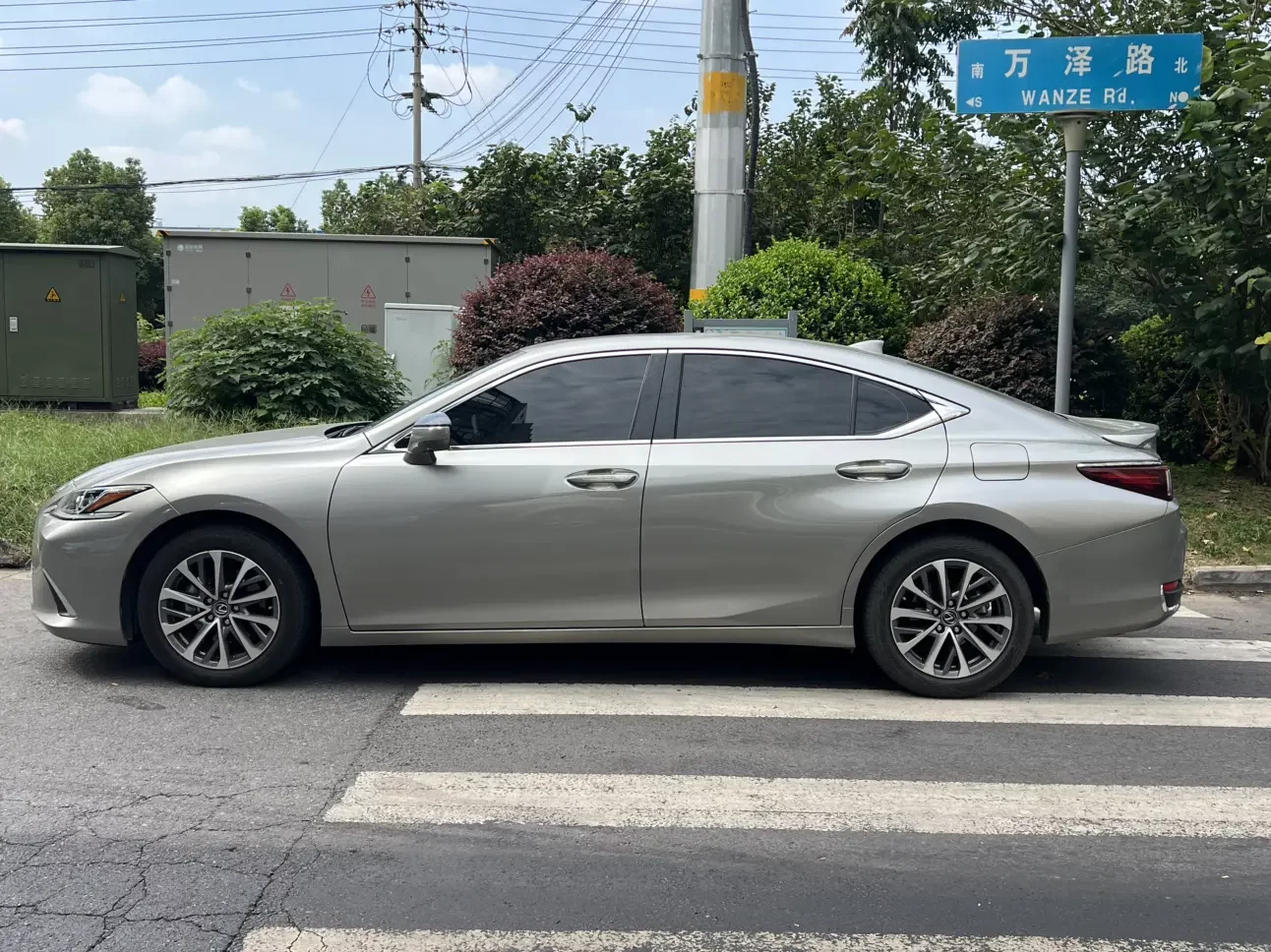 Lexus ES
