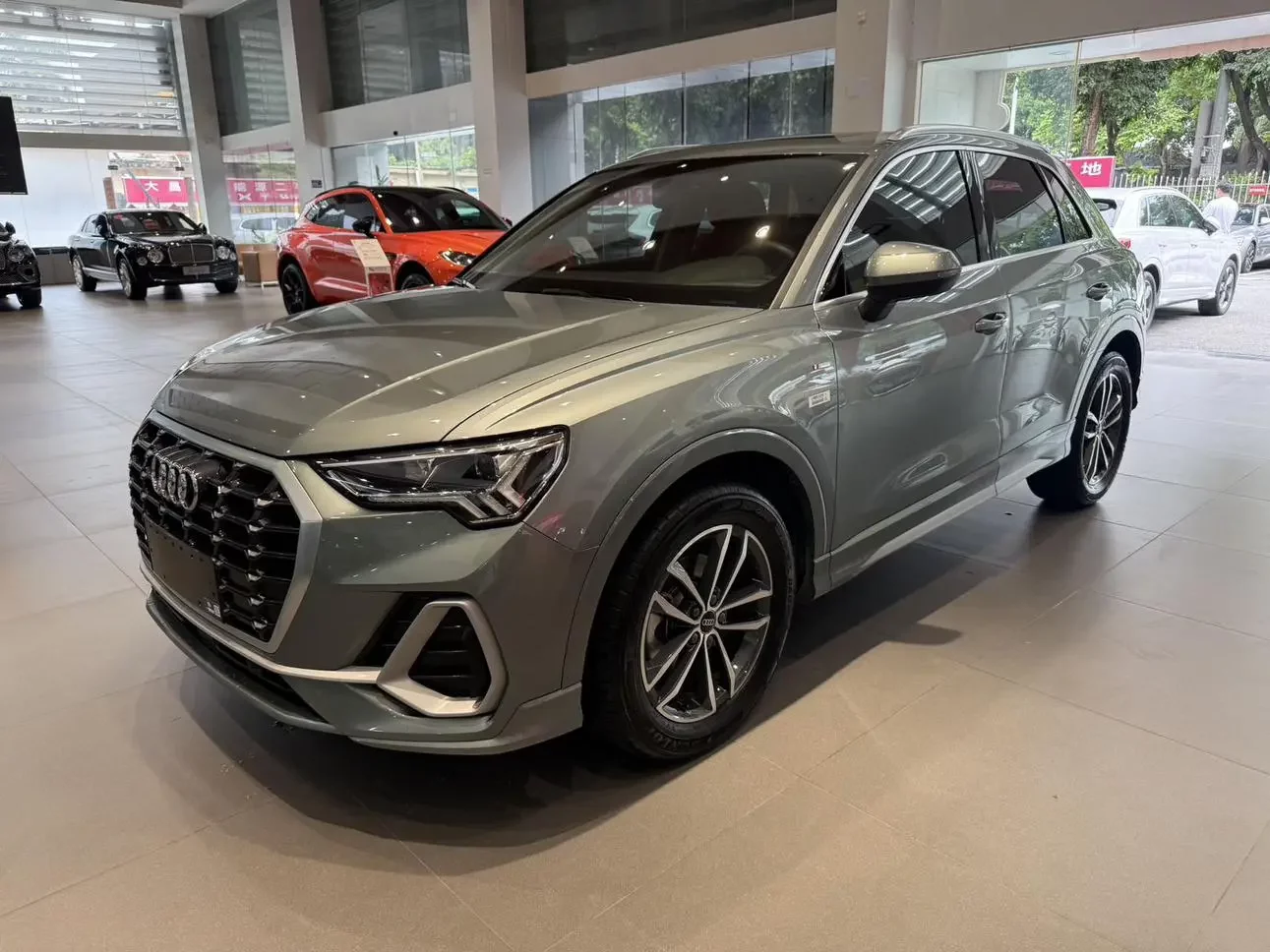 AUDI Q3
