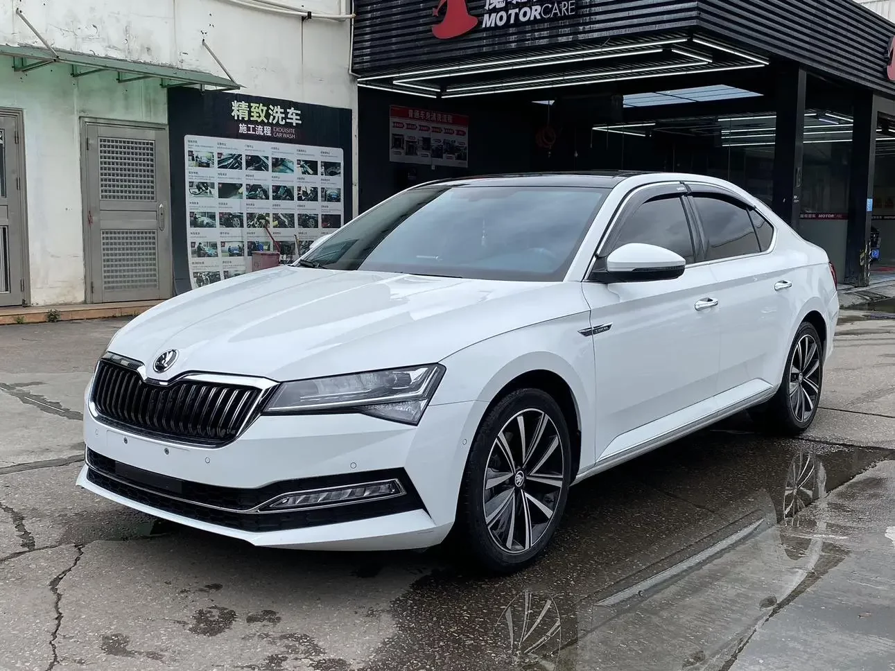 SKODA SUPERB
