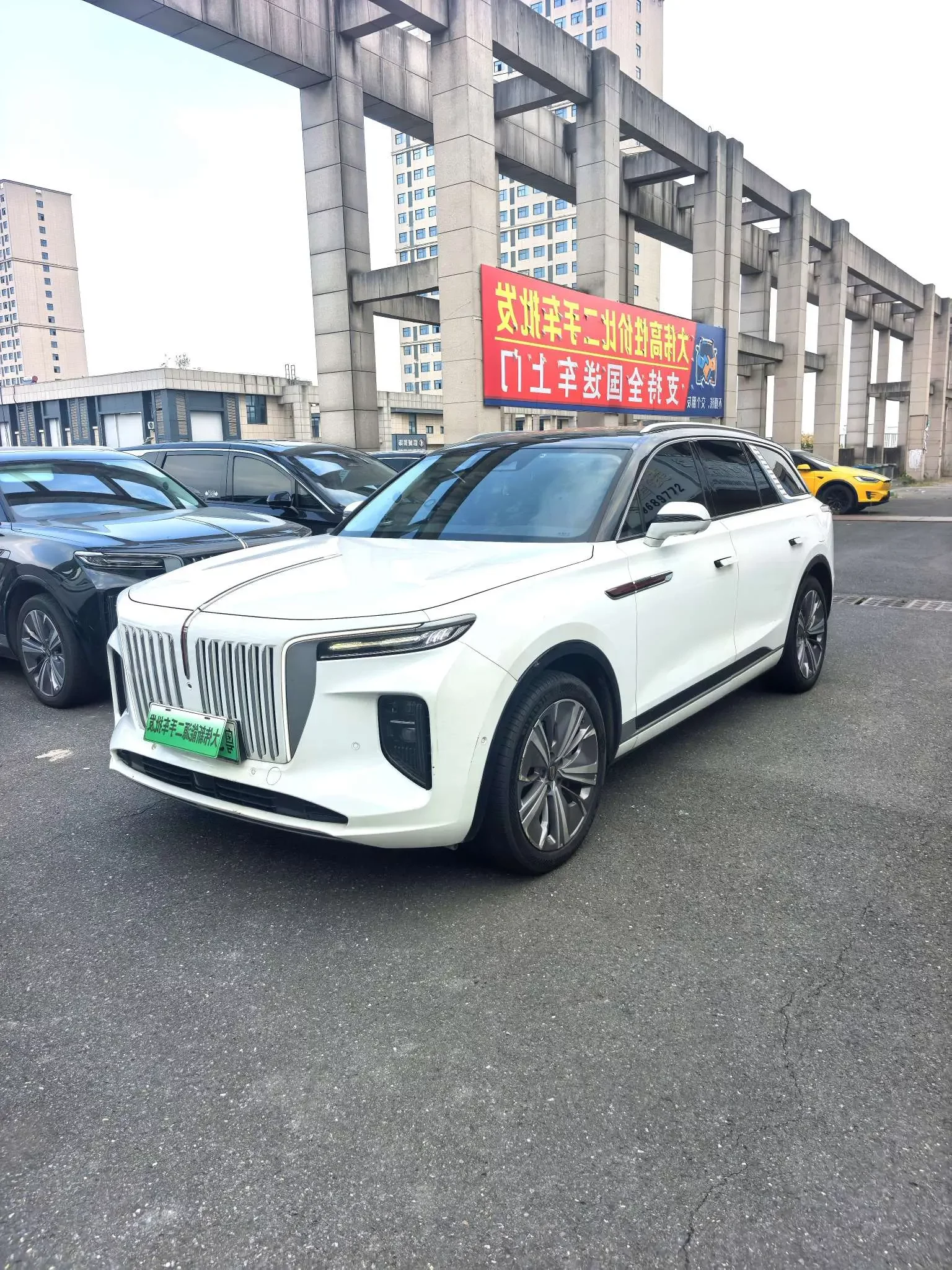 Hongqi E-HS9