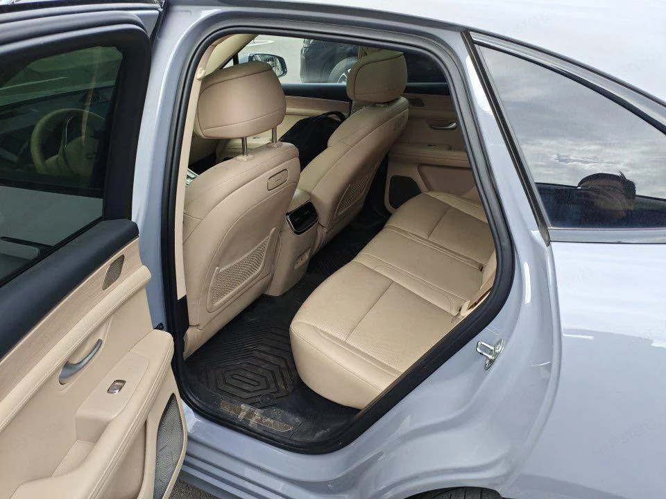AITO M5