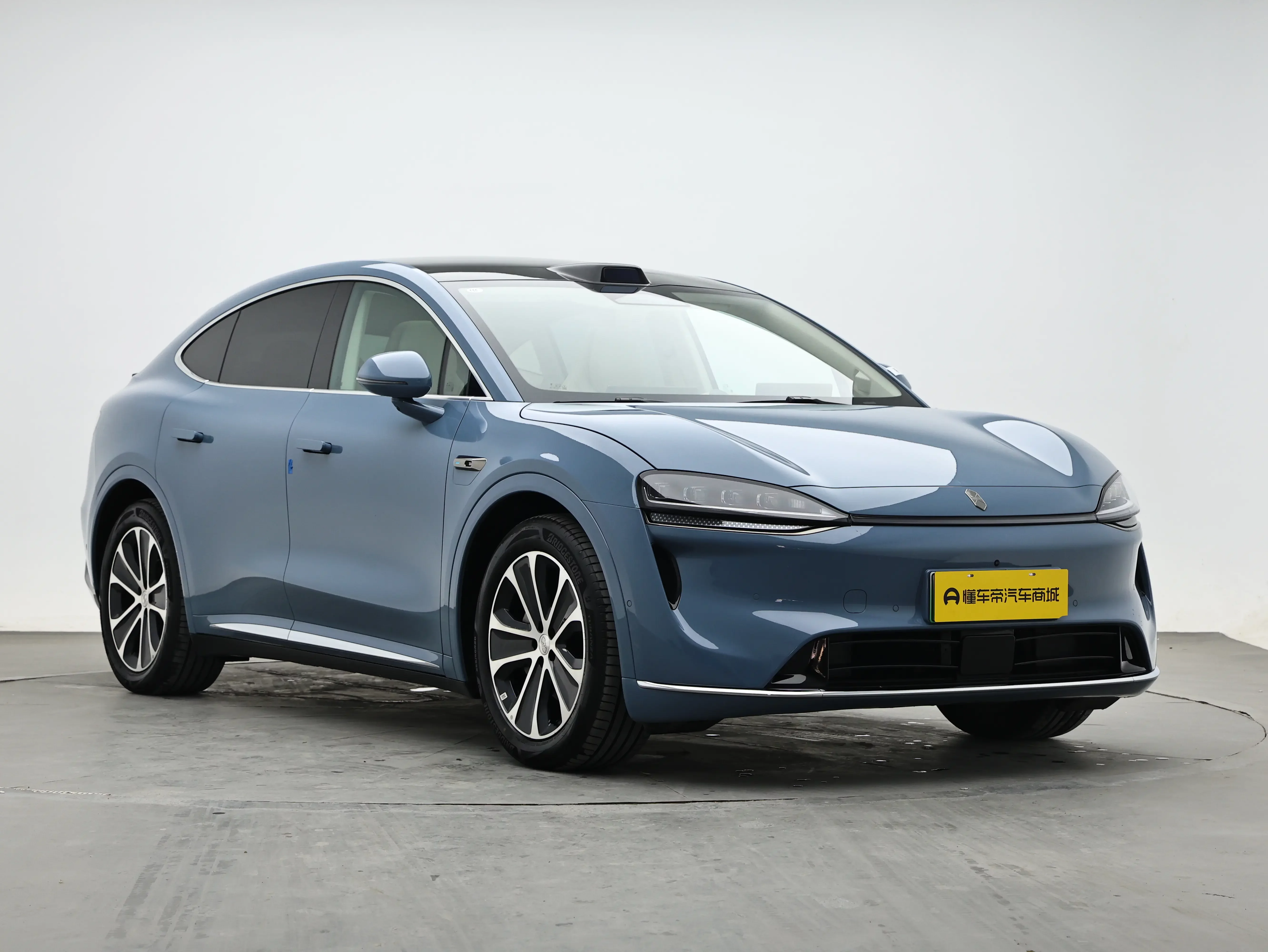 Luxeed Zhijie R7