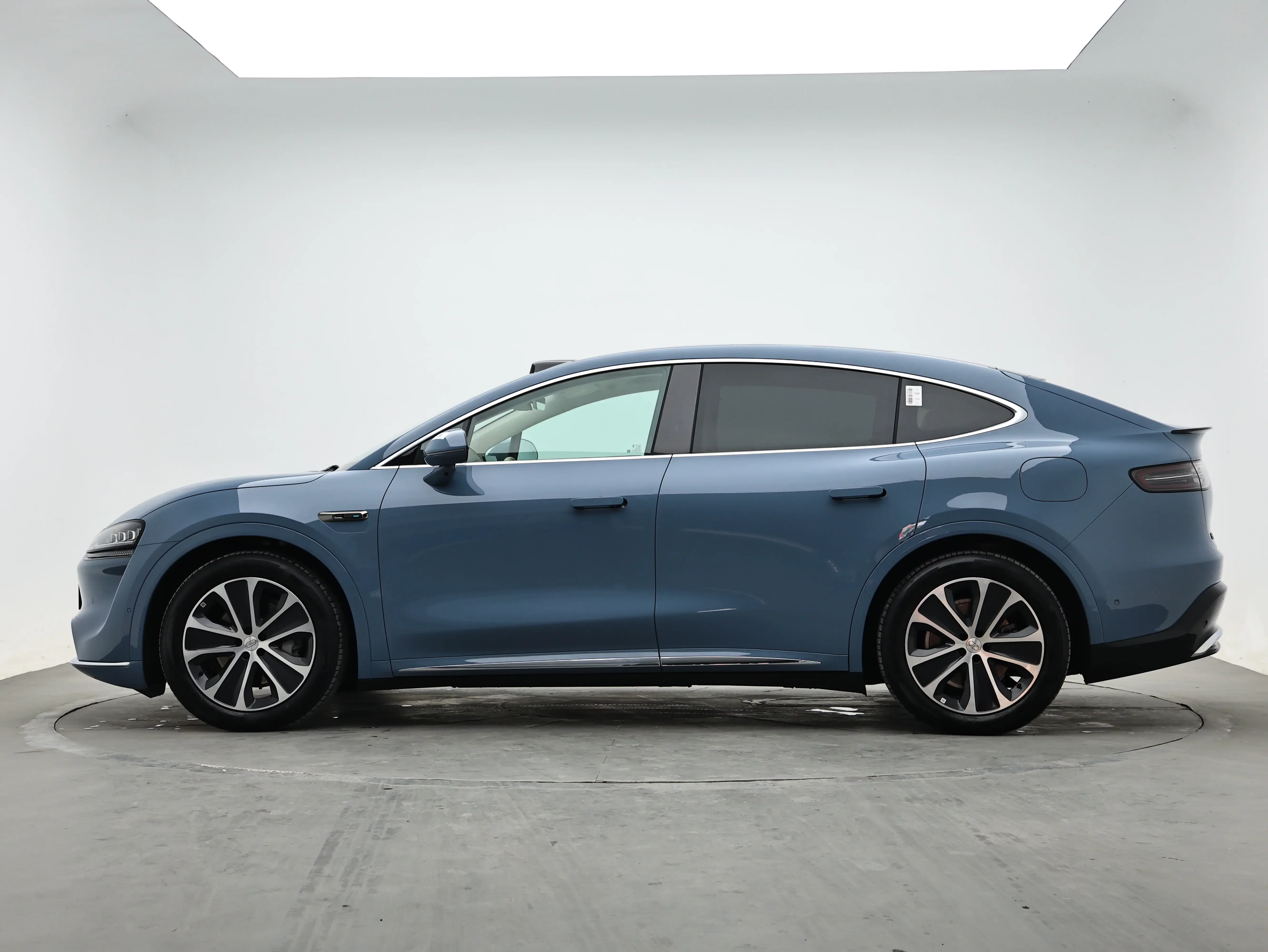 Luxeed Zhijie R7
